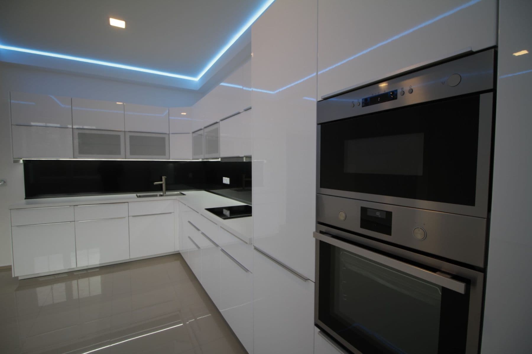 3 bedroom with open-plan kitchen flat to rent, 107 m², Plzeňská, Prague, Prague 3 bedroom with open-plan kitchen flat to rent, 107 m², Plzeňská, Prague, Prague