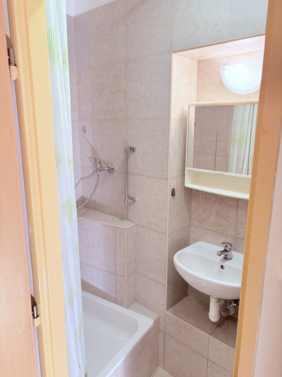 Studio flat for sale, 38 m², Varšavská, Prague, Prague Studio flat for sale, 38 m², Varšavská, Prague, Prague