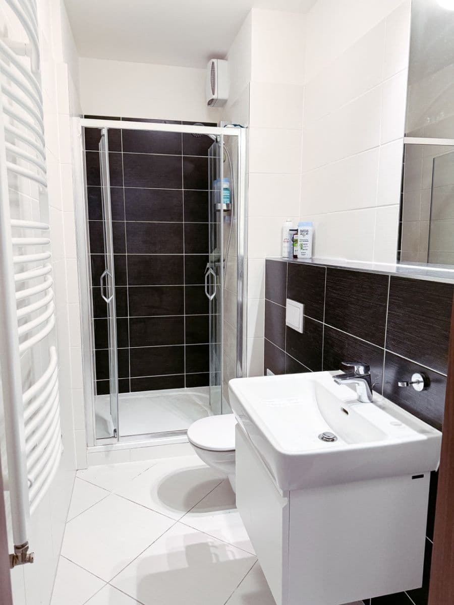 3 bedroom with open-plan kitchen flat to rent, 122 m², náměstí Junkových, Prague, Prague 3 bedroom with open-plan kitchen flat to rent, 122 m², náměstí Junkových, Prague, Prague