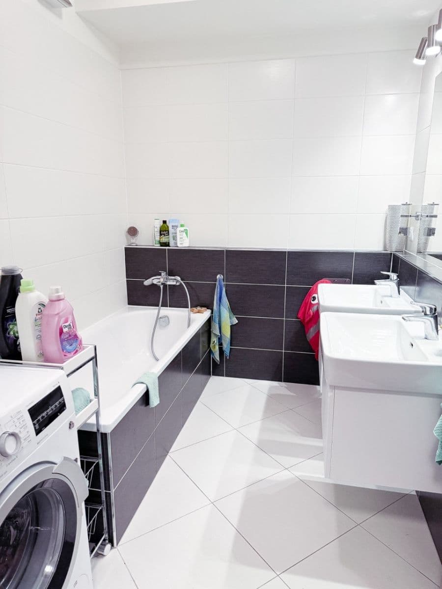 3 bedroom with open-plan kitchen flat to rent, 122 m², náměstí Junkových, Prague, Prague 3 bedroom with open-plan kitchen flat to rent, 122 m², náměstí Junkových, Prague, Prague