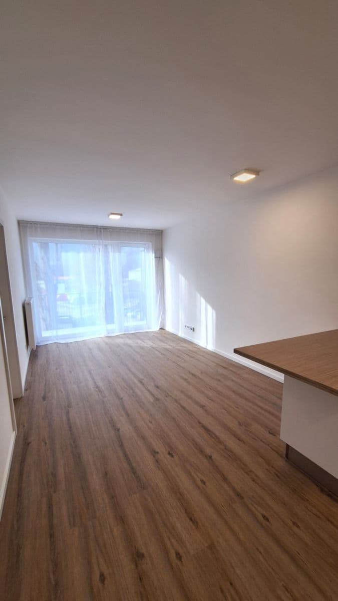 1 bedroom with open-plan kitchen flat to rent, 47 m², Ke křížku, Kladno, Středočeský Region 1 bedroom with open-plan kitchen flat to rent, 47 m², Ke křížku, Kladno, Středočeský Region