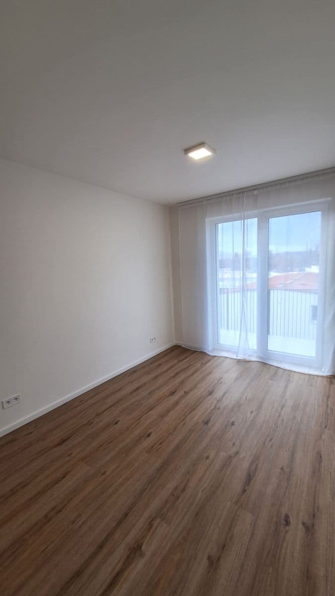 1 bedroom with open-plan kitchen flat to rent, 47 m², Ke křížku, Kladno, Středočeský Region 1 bedroom with open-plan kitchen flat to rent, 47 m², Ke křížku, Kladno, Středočeský Region