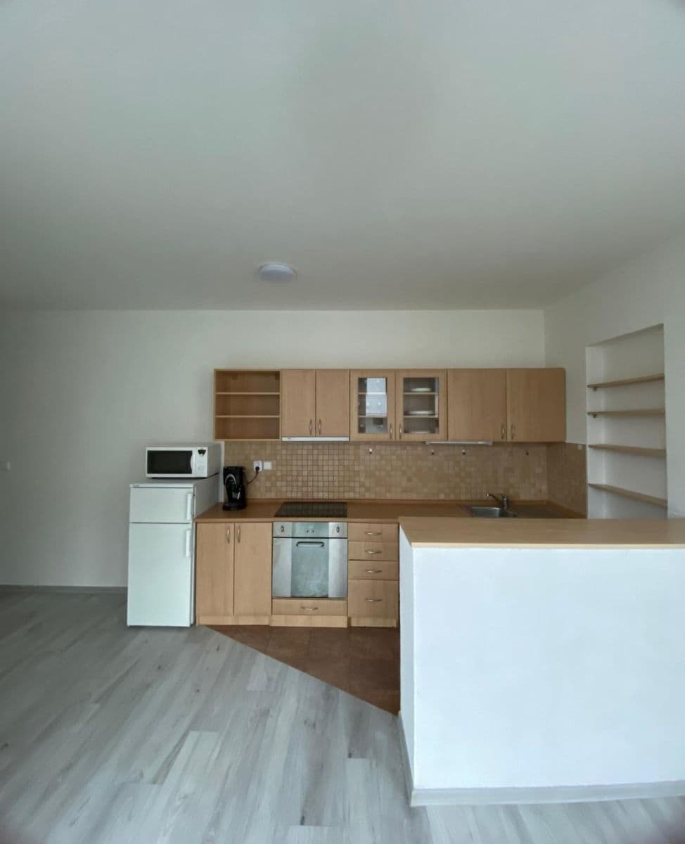 1 bedroom with open-plan kitchen flat to rent, 50 m², Osvoboz. pol. vězňů, Kladno, Středočeský Region 1 bedroom with open-plan kitchen flat to rent, 50 m², Osvoboz. pol. vězňů, Kladno, Středočeský Region