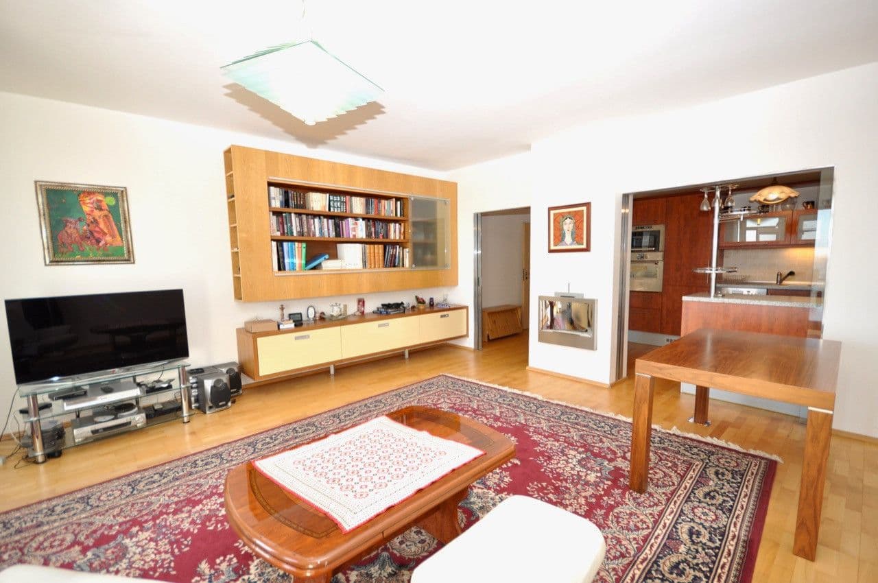 3 bedroom with open-plan kitchen flat to rent, 122 m², Nad Okrouhlíkem, Prague, Prague 3 bedroom with open-plan kitchen flat to rent, 122 m², Nad Okrouhlíkem, Prague, Prague