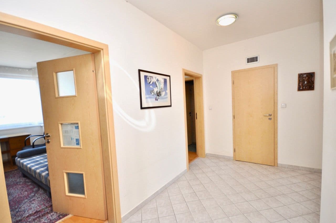 3 bedroom with open-plan kitchen flat to rent, 122 m², Nad Okrouhlíkem, Prague, Prague 3 bedroom with open-plan kitchen flat to rent, 122 m², Nad Okrouhlíkem, Prague, Prague