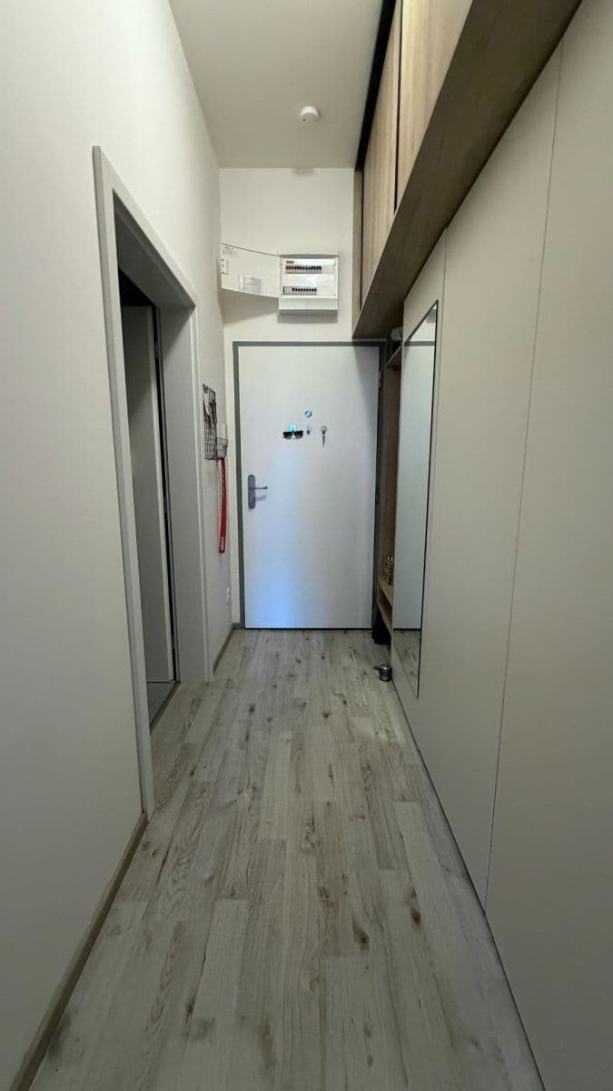 Studio flat to rent, 38 m², Velvarská, Horoměřice, Středočeský Region Studio flat to rent, 38 m², Velvarská, Horoměřice, Středočeský Region