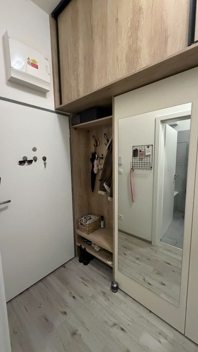 Studio flat to rent, 38 m², Velvarská, Horoměřice, Středočeský Region Studio flat to rent, 38 m², Velvarská, Horoměřice, Středočeský Region