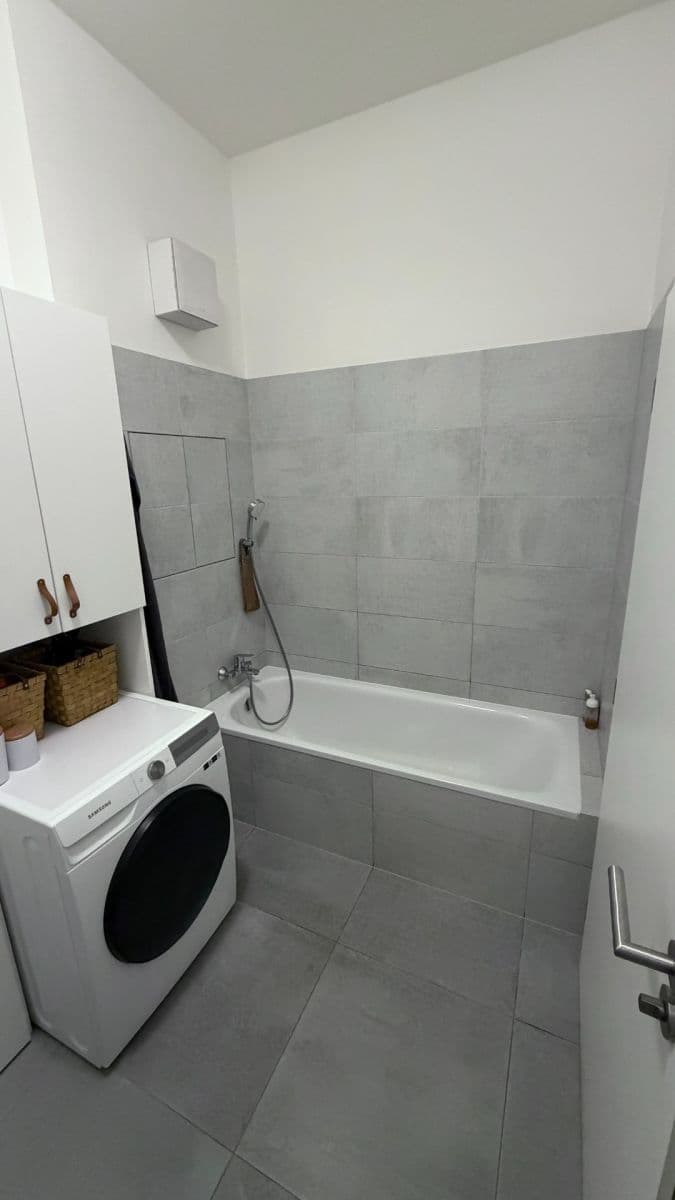 Studio flat to rent, 38 m², Velvarská, Horoměřice, Středočeský Region Studio flat to rent, 38 m², Velvarská, Horoměřice, Středočeský Region