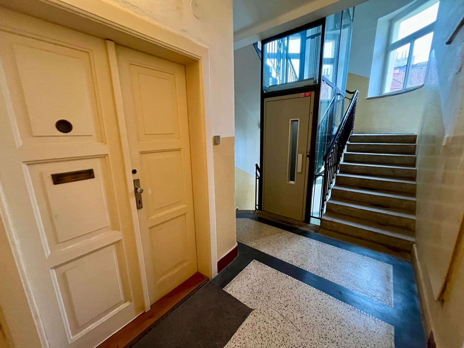 Studio flat to rent, 32 m², Na Žertvách, Prague, Prague Studio flat to rent, 32 m², Na Žertvách, Prague, Prague