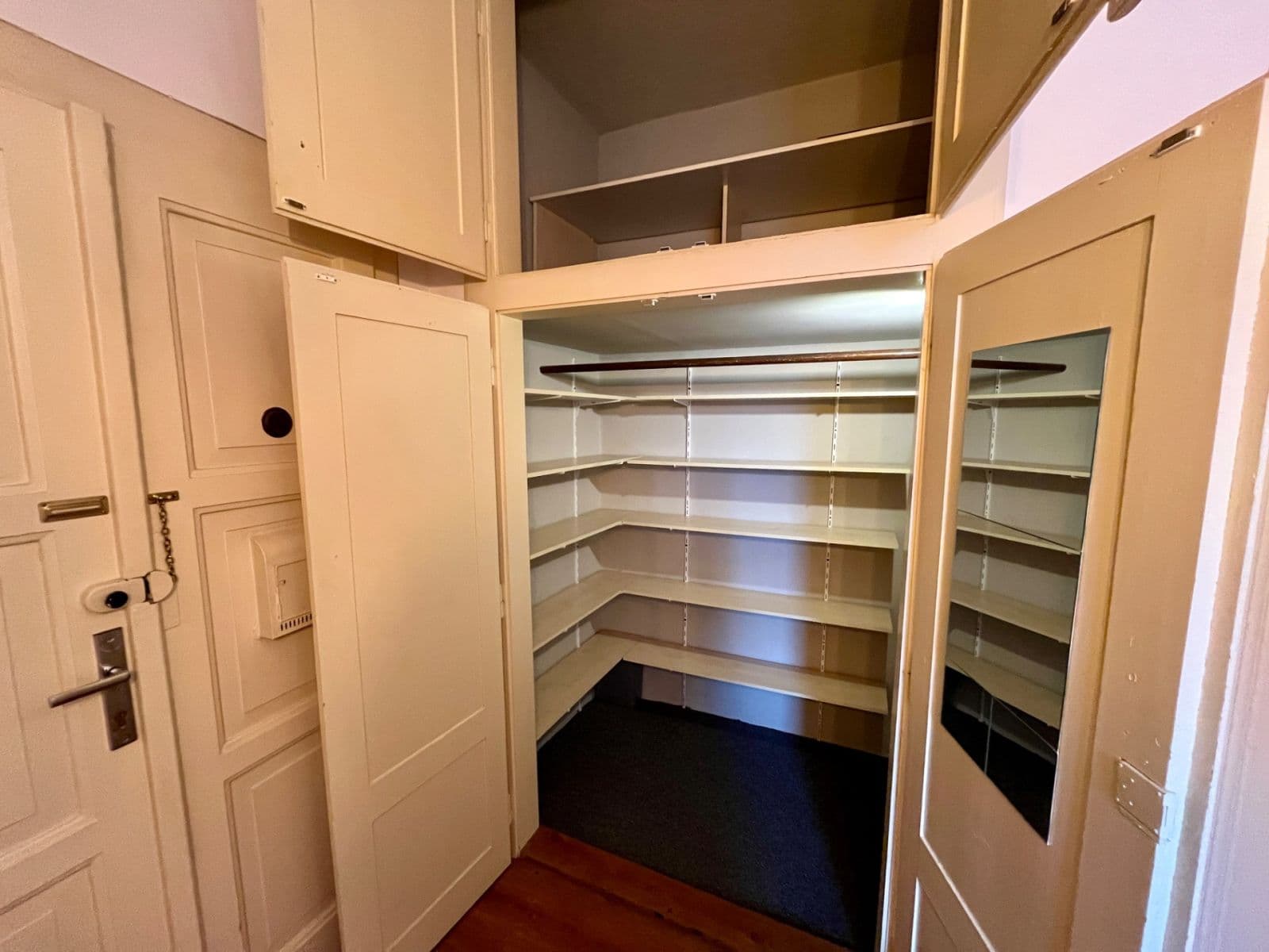 Studio flat to rent, 32 m², Na Žertvách, Prague, Prague Studio flat to rent, 32 m², Na Žertvách, Prague, Prague