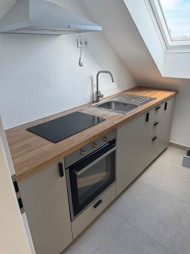 4 bedroom flat to rent, 15 m², Erlangen, Bavaria 4 bedroom flat to rent, 15 m², Erlangen, Bavaria