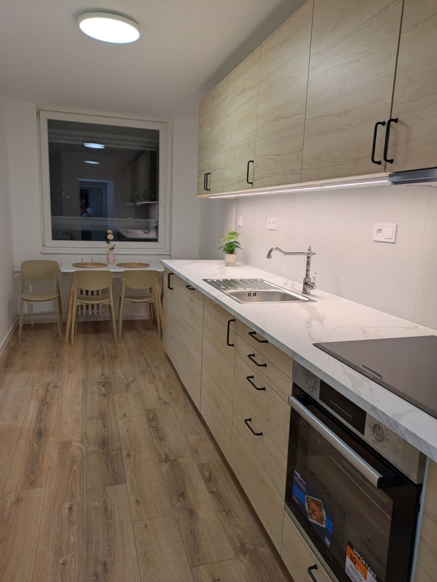 4 bedroom flat to rent, 78 m², Suchý vršek, Prague, Prague 4 bedroom flat to rent, 78 m², Suchý vršek, Prague, Prague