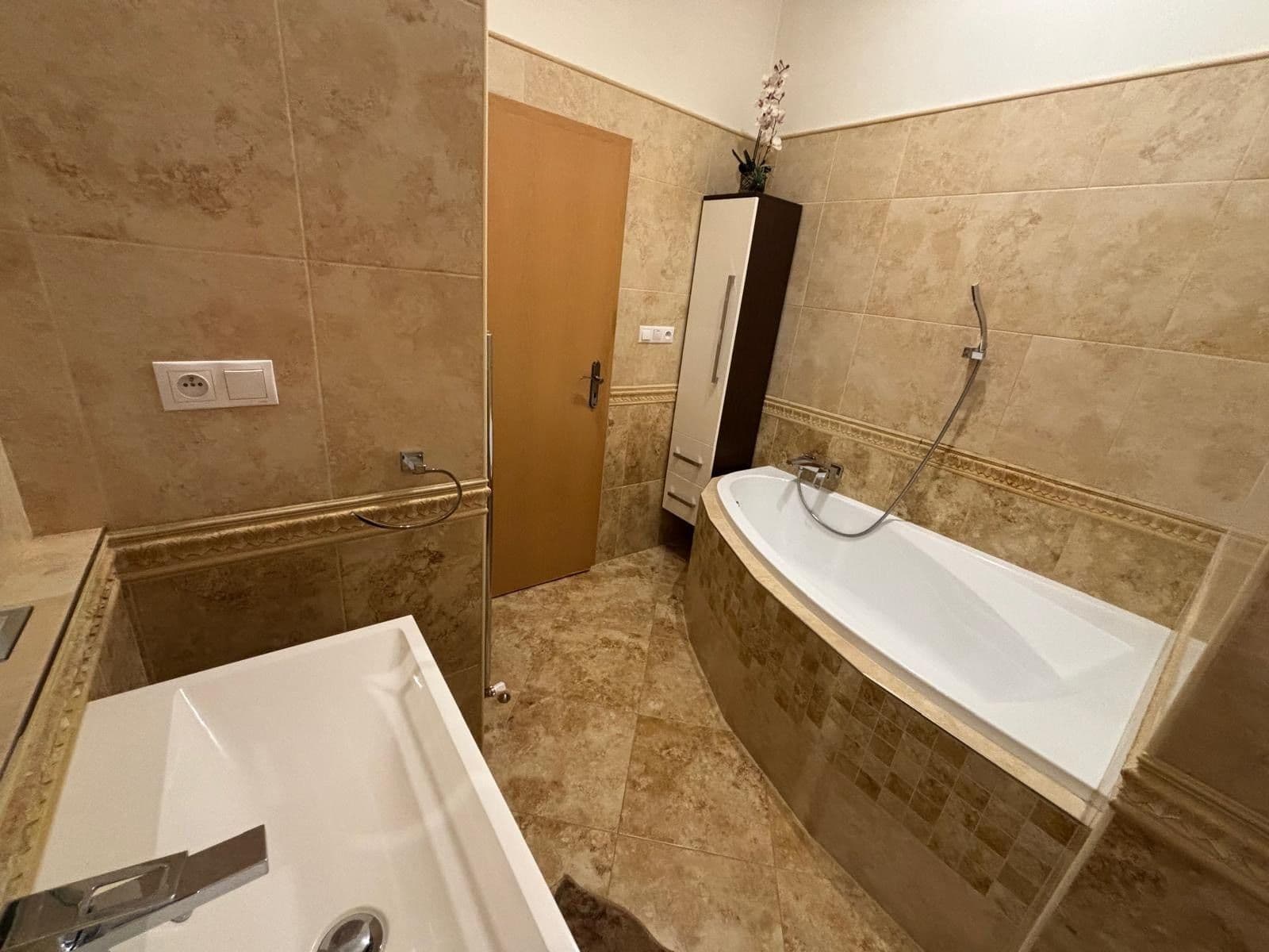 2 bedroom with open-plan kitchen flat to rent, 78 m², Jana Morávka, Jílové u Prahy, Středočeský Region 2 bedroom with open-plan kitchen flat to rent, 78 m², Jana Morávka, Jílové u Prahy, Středočeský Region