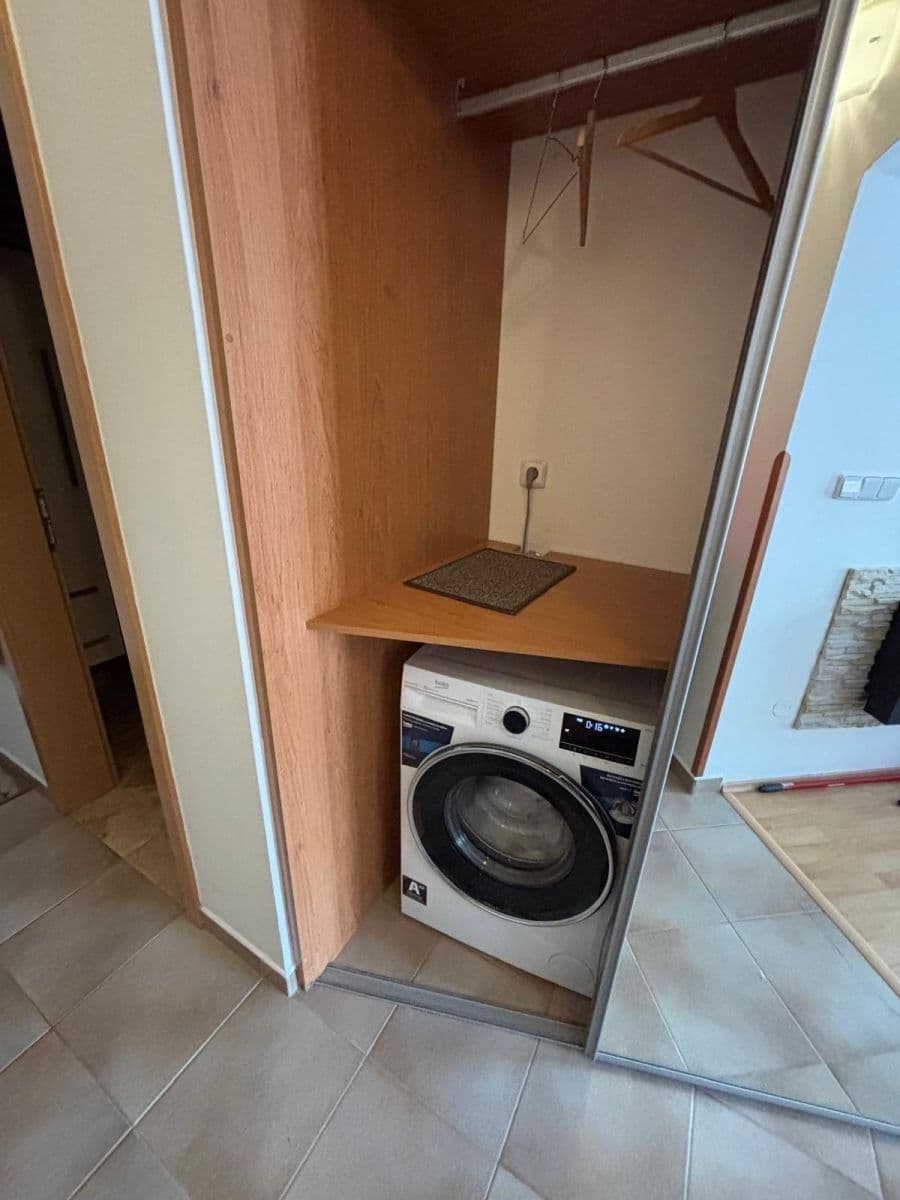 2 bedroom with open-plan kitchen flat to rent, 78 m², Jana Morávka, Jílové u Prahy, Středočeský Region 2 bedroom with open-plan kitchen flat to rent, 78 m², Jana Morávka, Jílové u Prahy, Středočeský Region