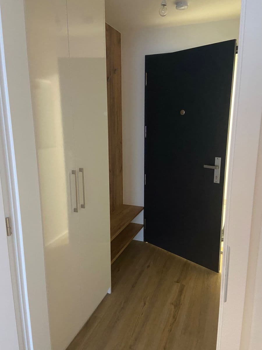 Studio flat to rent, 25 m², Ke křížku, Kladno, Středočeský Region Studio flat to rent, 25 m², Ke křížku, Kladno, Středočeský Region