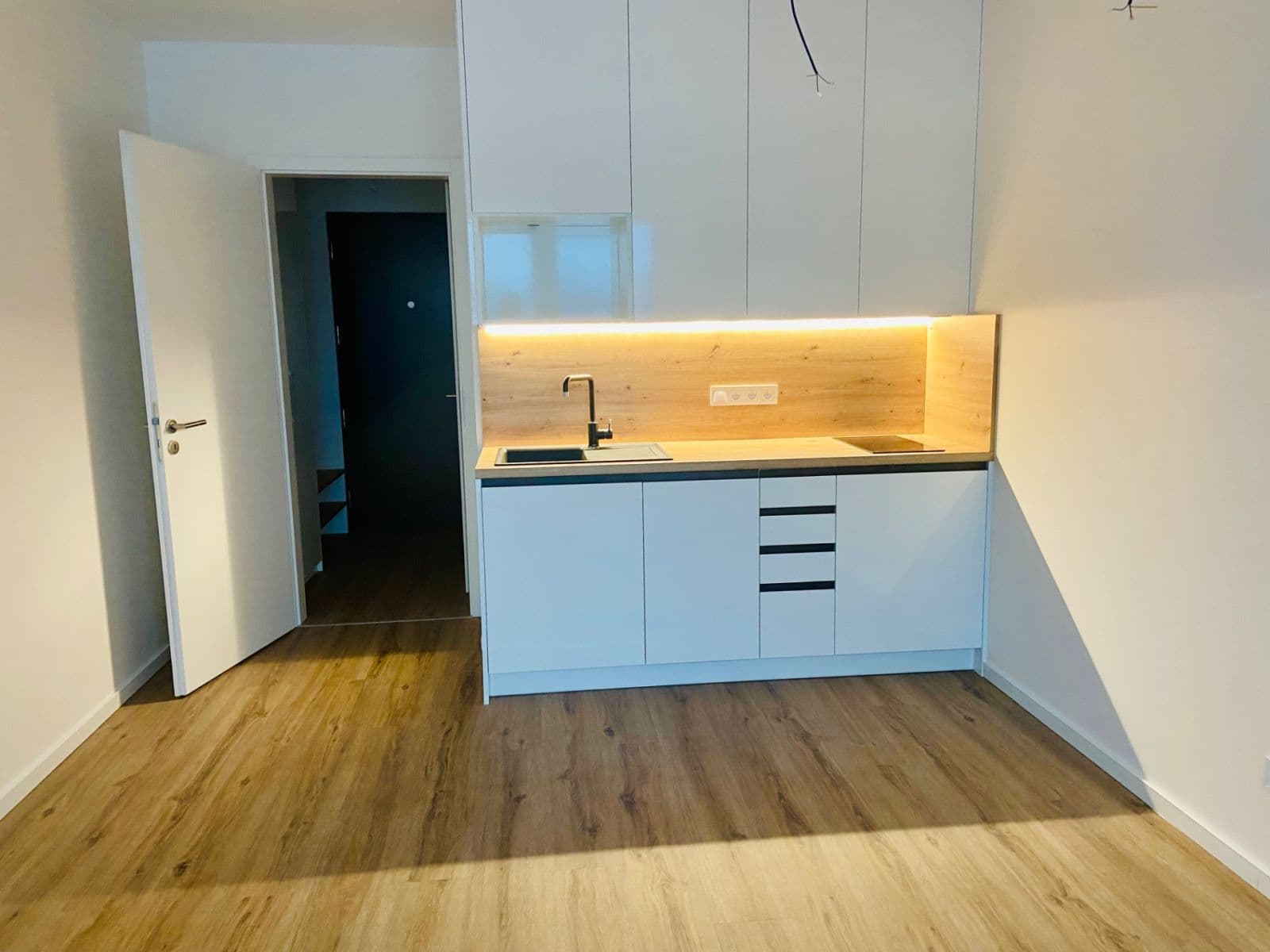 Studio flat to rent, 25 m², Ke křížku, Kladno, Středočeský Region Studio flat to rent, 25 m², Ke křížku, Kladno, Středočeský Region