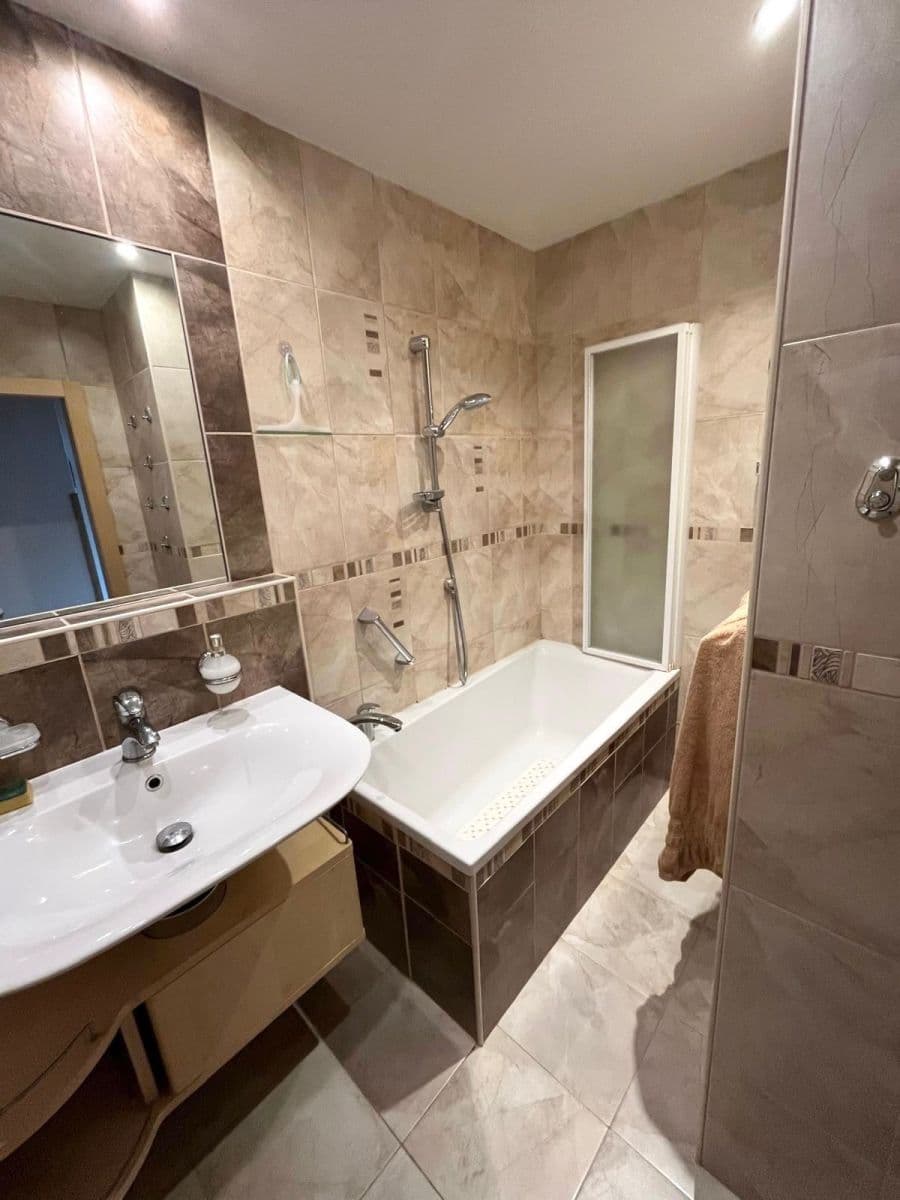 2 bedroom with open-plan kitchen flat to rent, 74 m², Láskova, Prague, Prague 2 bedroom with open-plan kitchen flat to rent, 74 m², Láskova, Prague, Prague