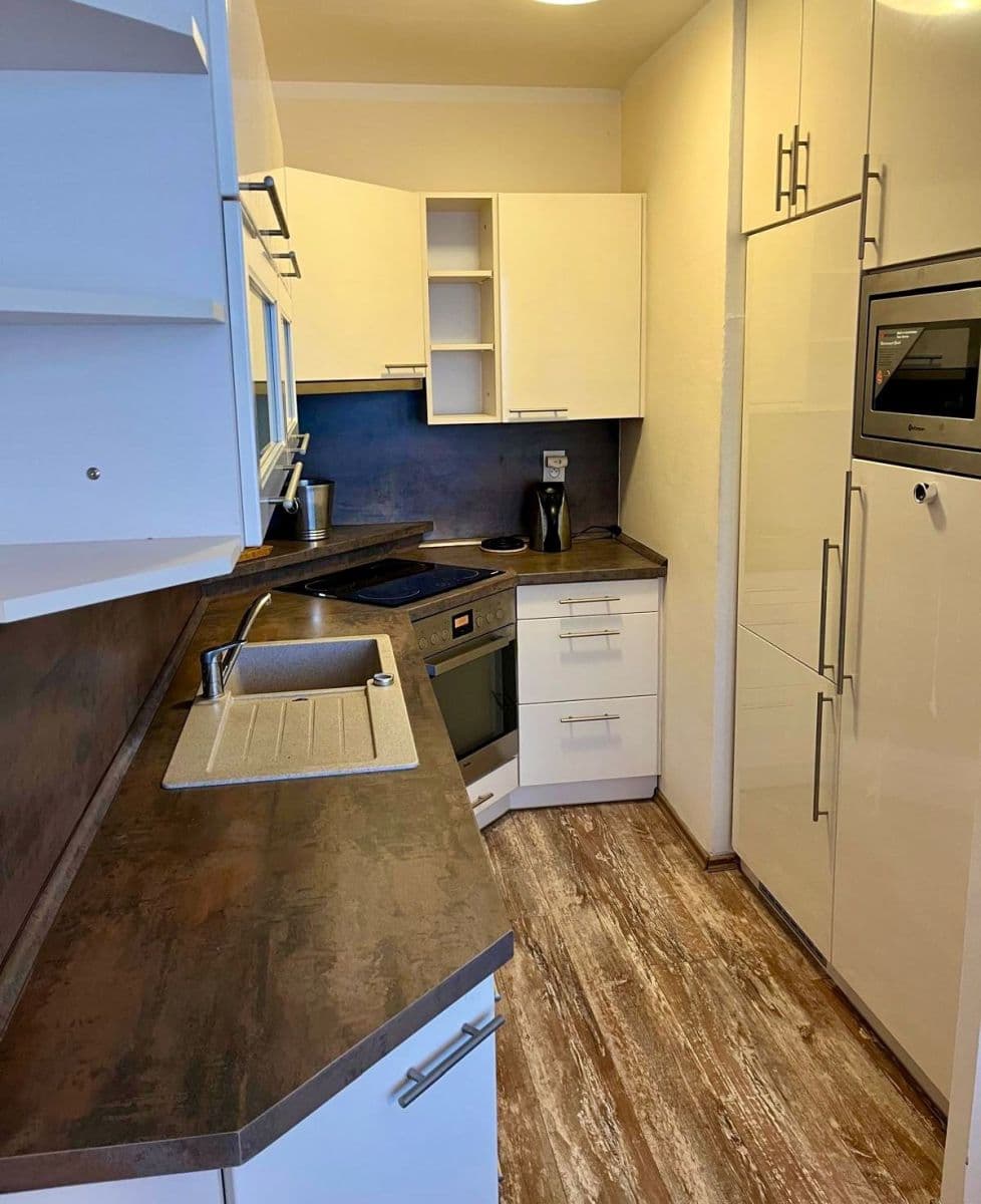 2 bedroom with open-plan kitchen flat to rent, 74 m², Láskova, Prague, Prague 2 bedroom with open-plan kitchen flat to rent, 74 m², Láskova, Prague, Prague