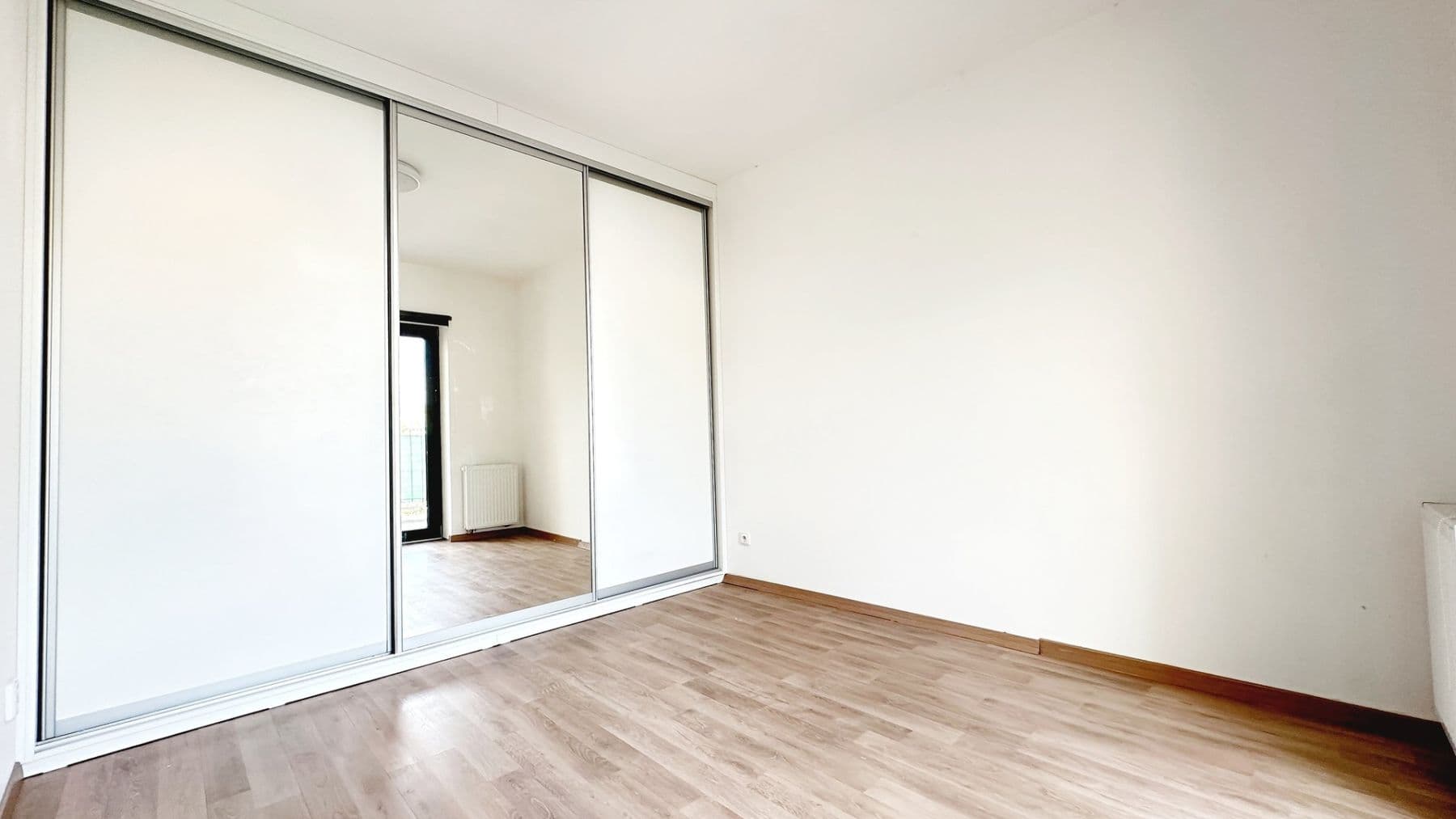 1 bedroom with open-plan kitchen flat to rent, 39 m², Českobrodská, Prague, Prague 1 bedroom with open-plan kitchen flat to rent, 39 m², Českobrodská, Prague, Prague