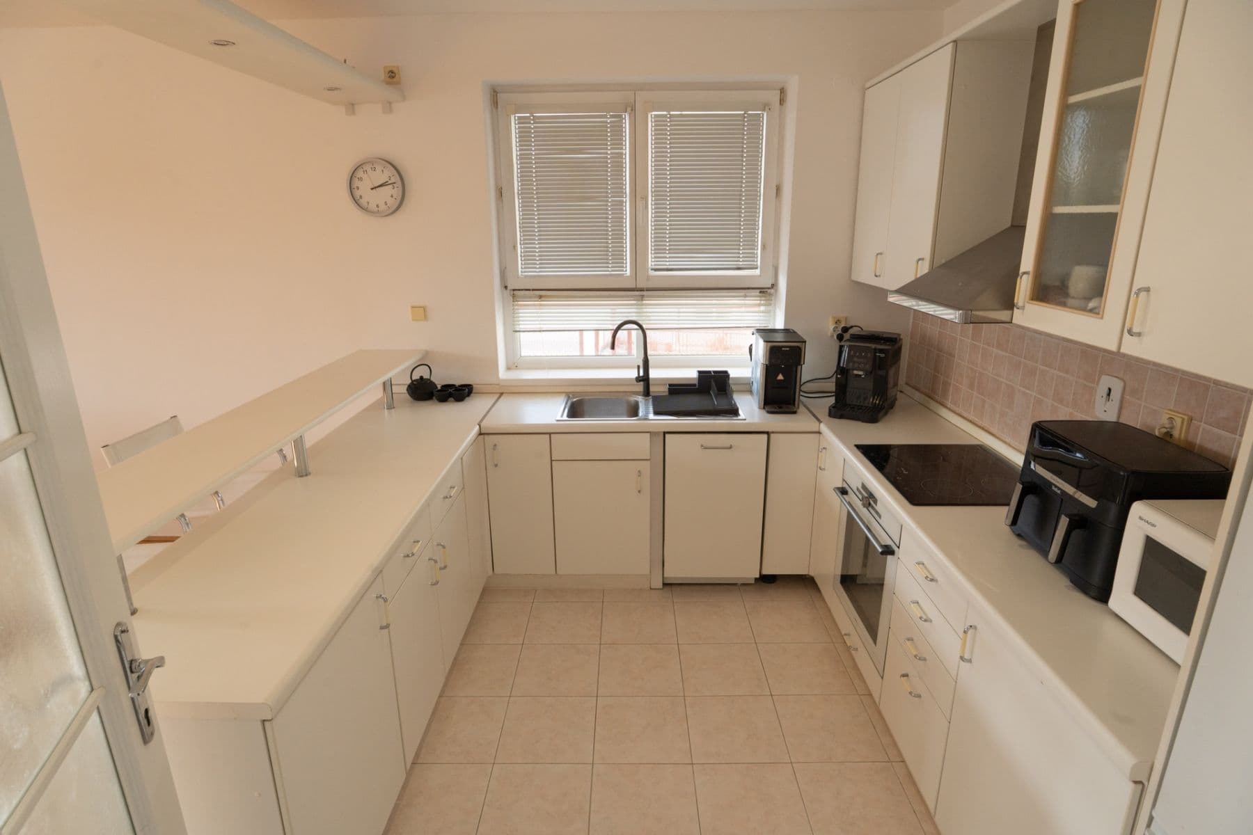 2 bedroom with open-plan kitchen flat to rent, 80 m², Kloboukova, Prague, Prague 2 bedroom with open-plan kitchen flat to rent, 80 m², Kloboukova, Prague, Prague