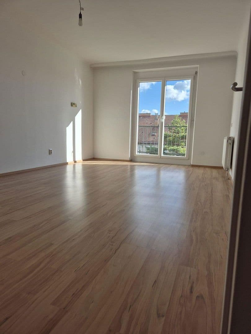 3 bedroom flat to rent, 70 m², Schwechat, Lower Austria 3 bedroom flat to rent, 70 m², Schwechat, Lower Austria