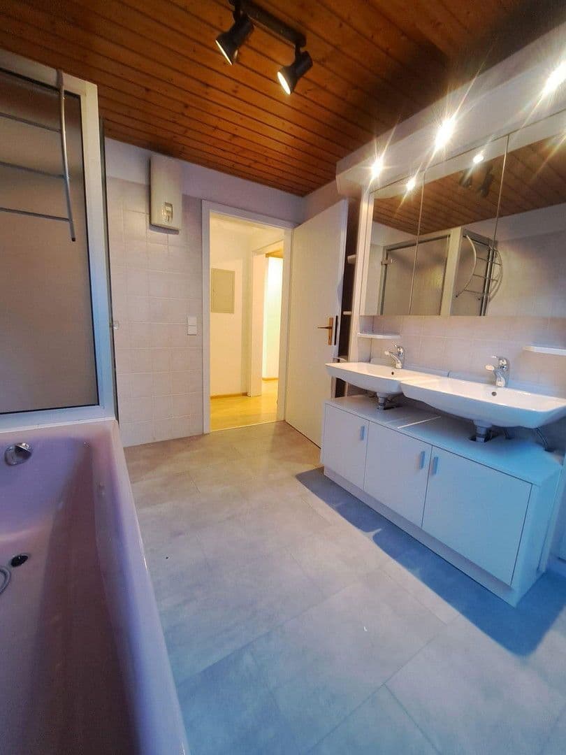 2 bedroom with open-plan kitchen flat to rent, 92 m², Oberamteistrasse 12, Tuttlingen, Baden-Württemberg 2 bedroom with open-plan kitchen flat to rent, 92 m², Oberamteistrasse 12, Tuttlingen, Baden-Württemberg