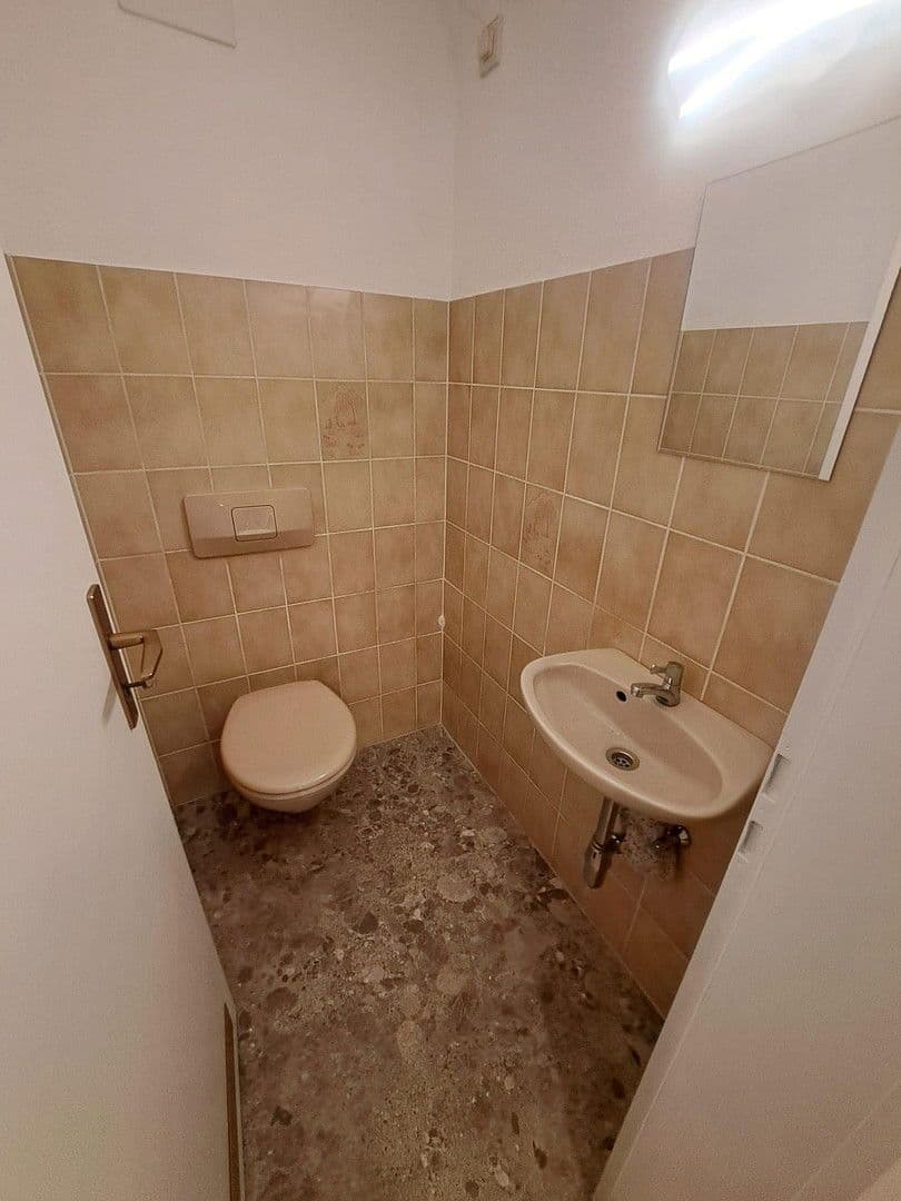 2 bedroom with open-plan kitchen flat to rent, 92 m², Oberamteistrasse 12, Tuttlingen, Baden-Württemberg 2 bedroom with open-plan kitchen flat to rent, 92 m², Oberamteistrasse 12, Tuttlingen, Baden-Württemberg