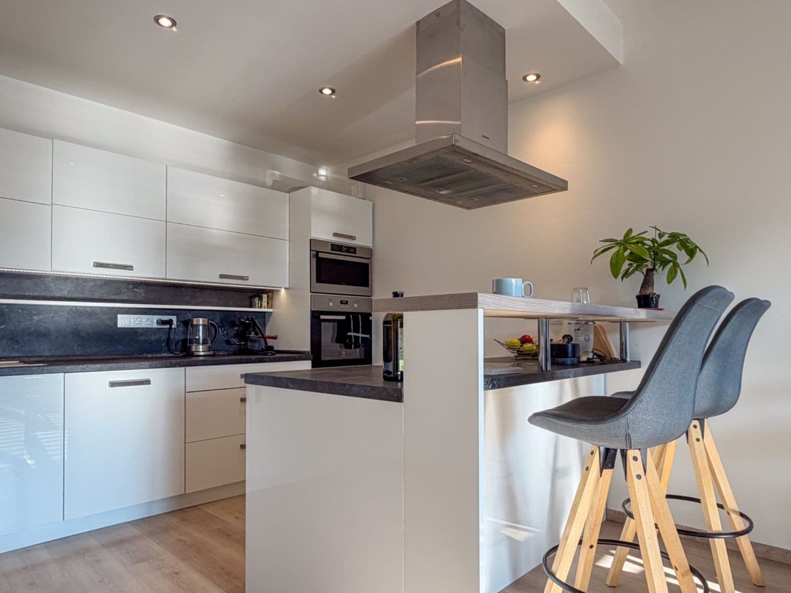 2 bedroom with open-plan kitchen flat to rent, 85 m², Nyklíčkova, Prague, Prague 2 bedroom with open-plan kitchen flat to rent, 85 m², Nyklíčkova, Prague, Prague