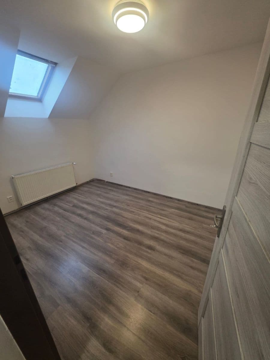 1 bedroom flat to rent, 18 m², Hlavní, Panenské Břežany, Středočeský Region 1 bedroom flat to rent, 18 m², Hlavní, Panenské Břežany, Středočeský Region