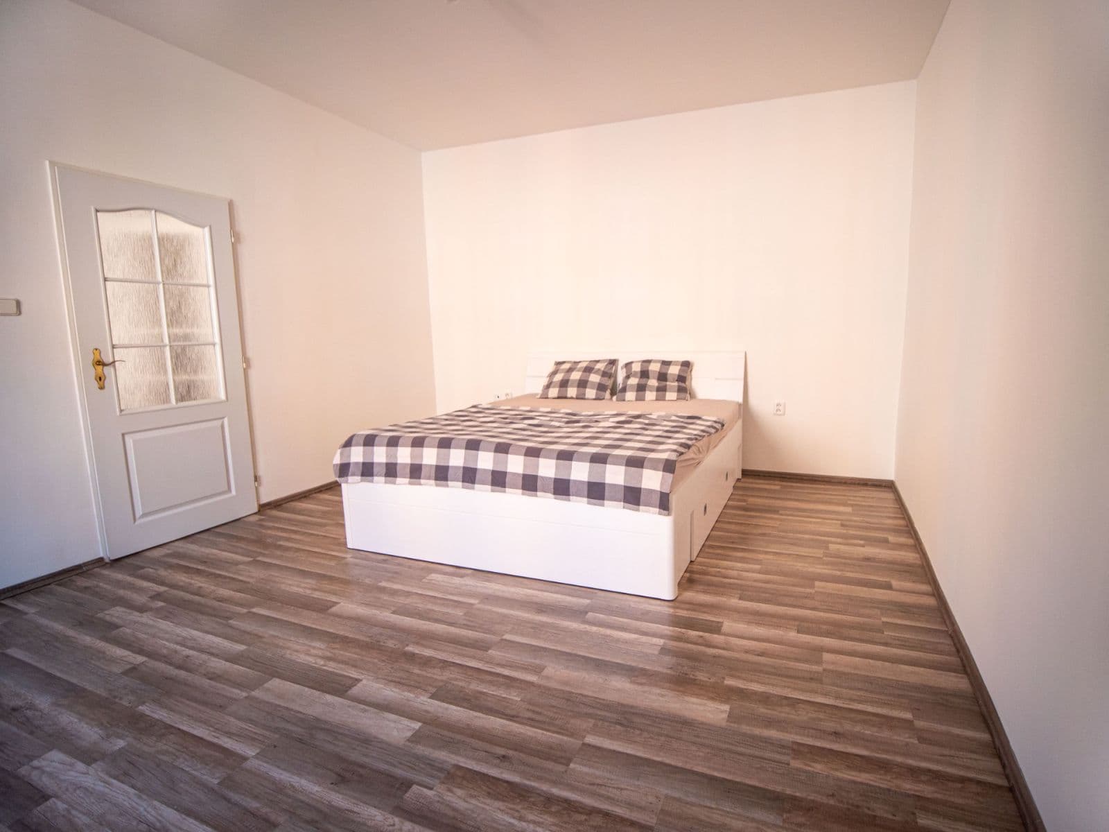 1 bedroom with open-plan kitchen flat to rent, 44 m², Cejl, Brno, Jihomoravský Region 1 bedroom with open-plan kitchen flat to rent, 44 m², Cejl, Brno, Jihomoravský Region