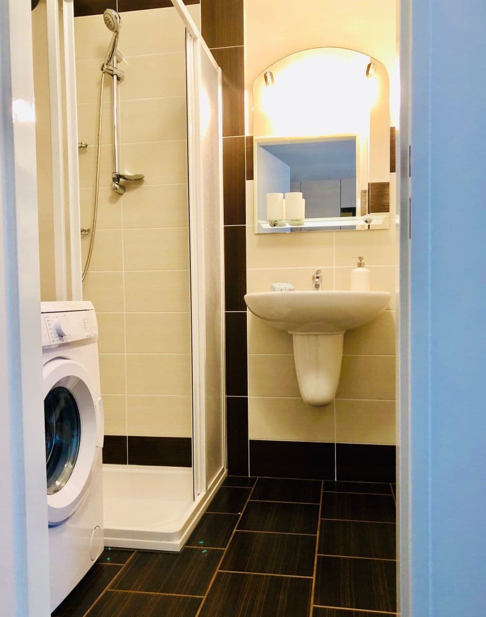 Studio flat to rent, 40 m², Kloboučnická, Prague, Prague Studio flat to rent, 40 m², Kloboučnická, Prague, Prague