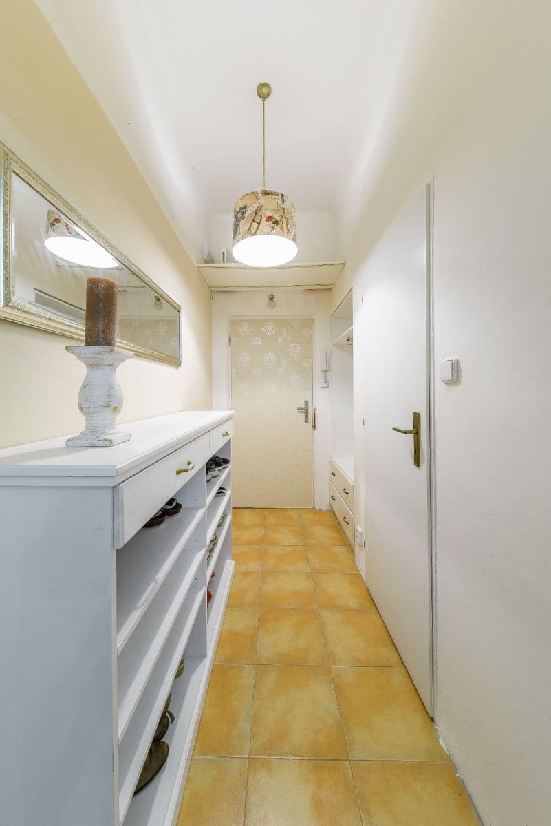 Studio flat to rent, 32 m², Bulharská, Prague, Prague Studio flat to rent, 32 m², Bulharská, Prague, Prague