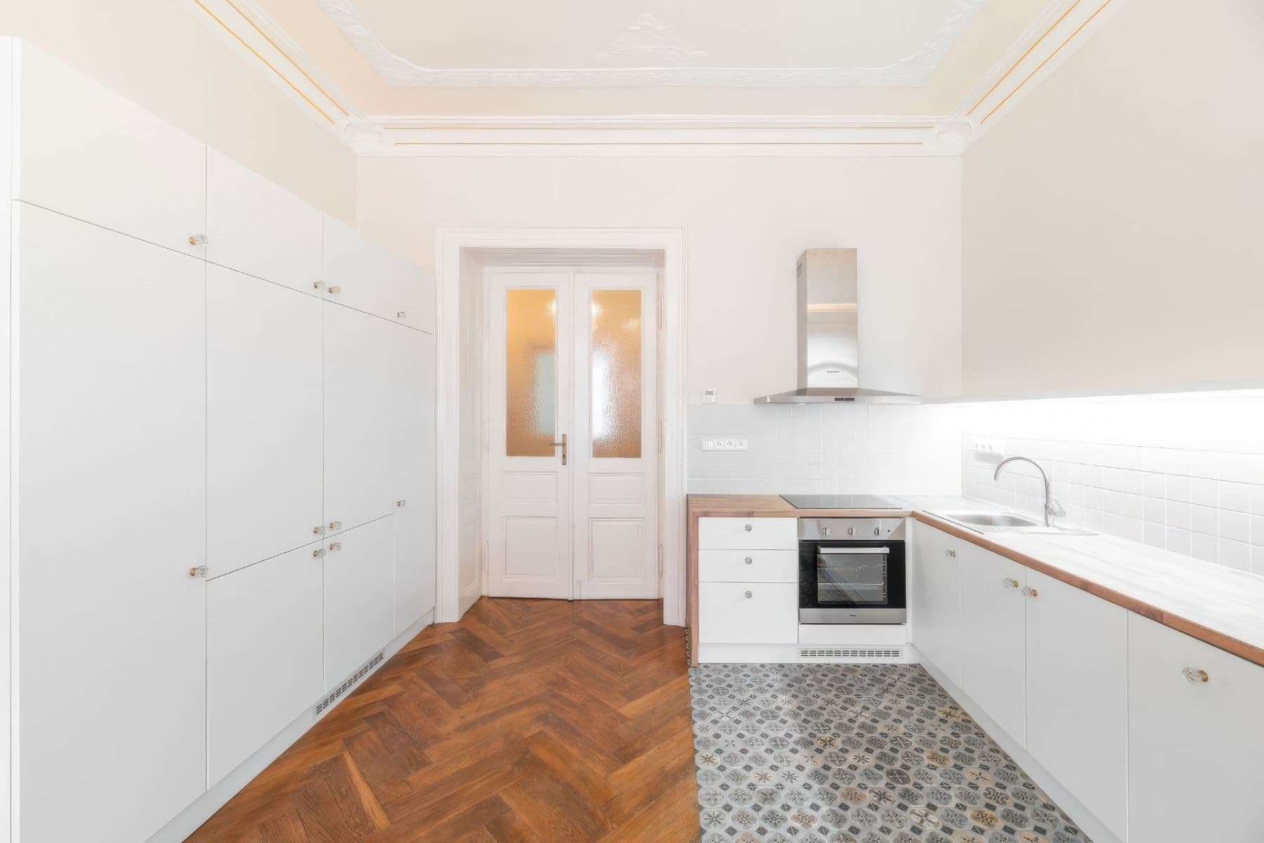 3 bedroom with open-plan kitchen flat to rent, 110 m², Vojtěšská, Prague, Prague 3 bedroom with open-plan kitchen flat to rent, 110 m², Vojtěšská, Prague, Prague