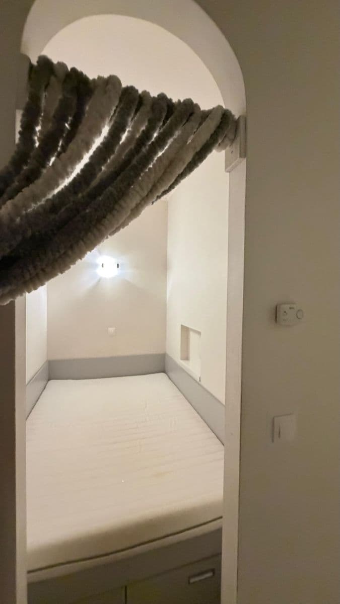 1 bedroom with open-plan kitchen flat to rent, 32 m², Písecká, Prague, Prague 1 bedroom with open-plan kitchen flat to rent, 32 m², Písecká, Prague, Prague