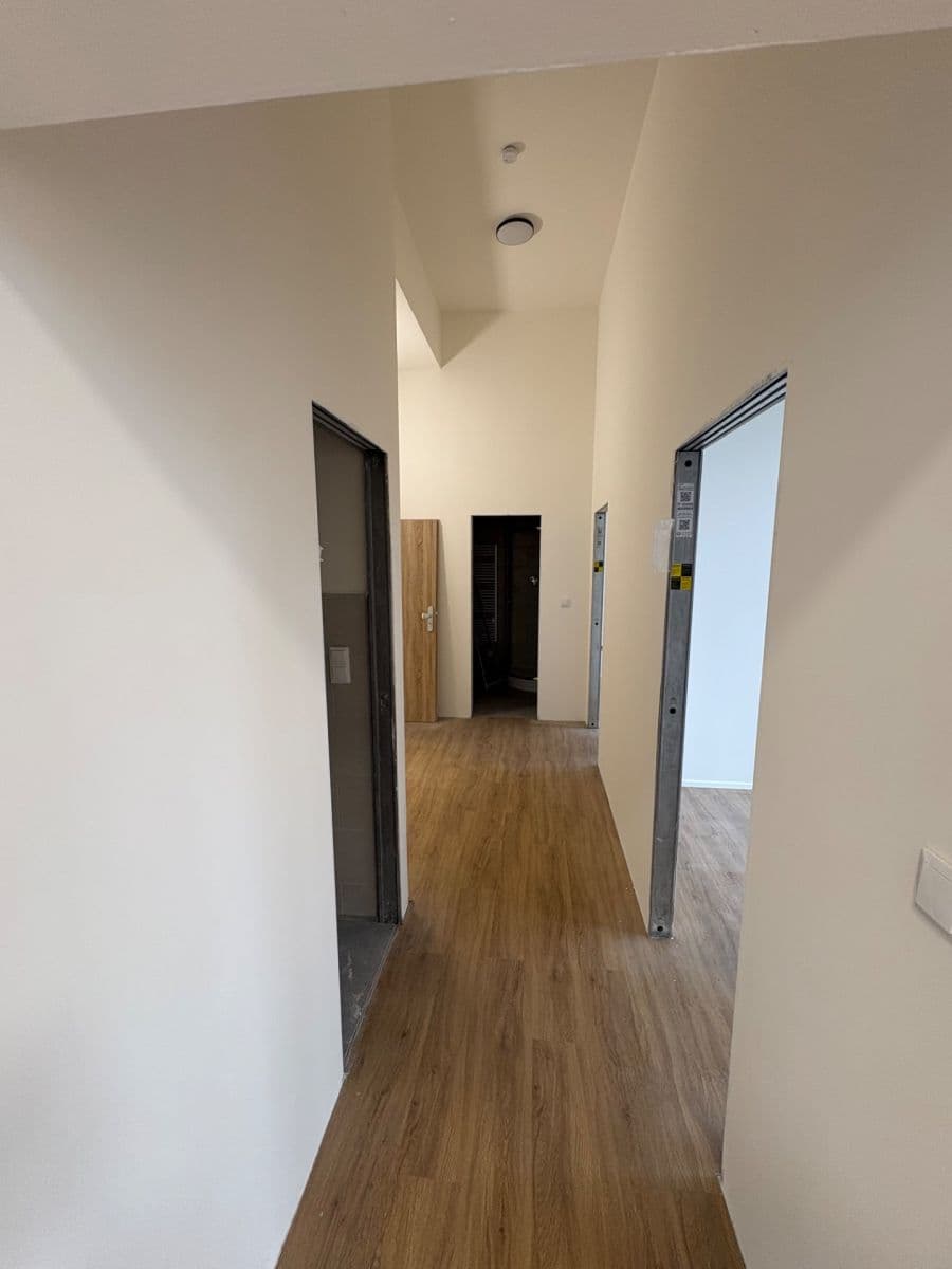 2 bedroom with open-plan kitchen flat to rent, 62 m², Revoluční, Žďár nad Sázavou, Vysočina Region 2 bedroom with open-plan kitchen flat to rent, 62 m², Revoluční, Žďár nad Sázavou, Vysočina Region