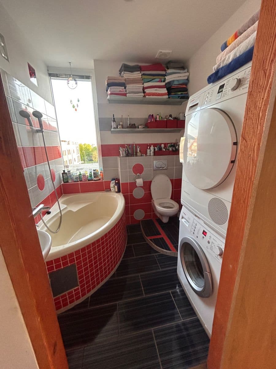 2 bedroom with open-plan kitchen flat to rent, 60 m², Partyzánská, Chomutov, Ústecký Region 2 bedroom with open-plan kitchen flat to rent, 60 m², Partyzánská, Chomutov, Ústecký Region