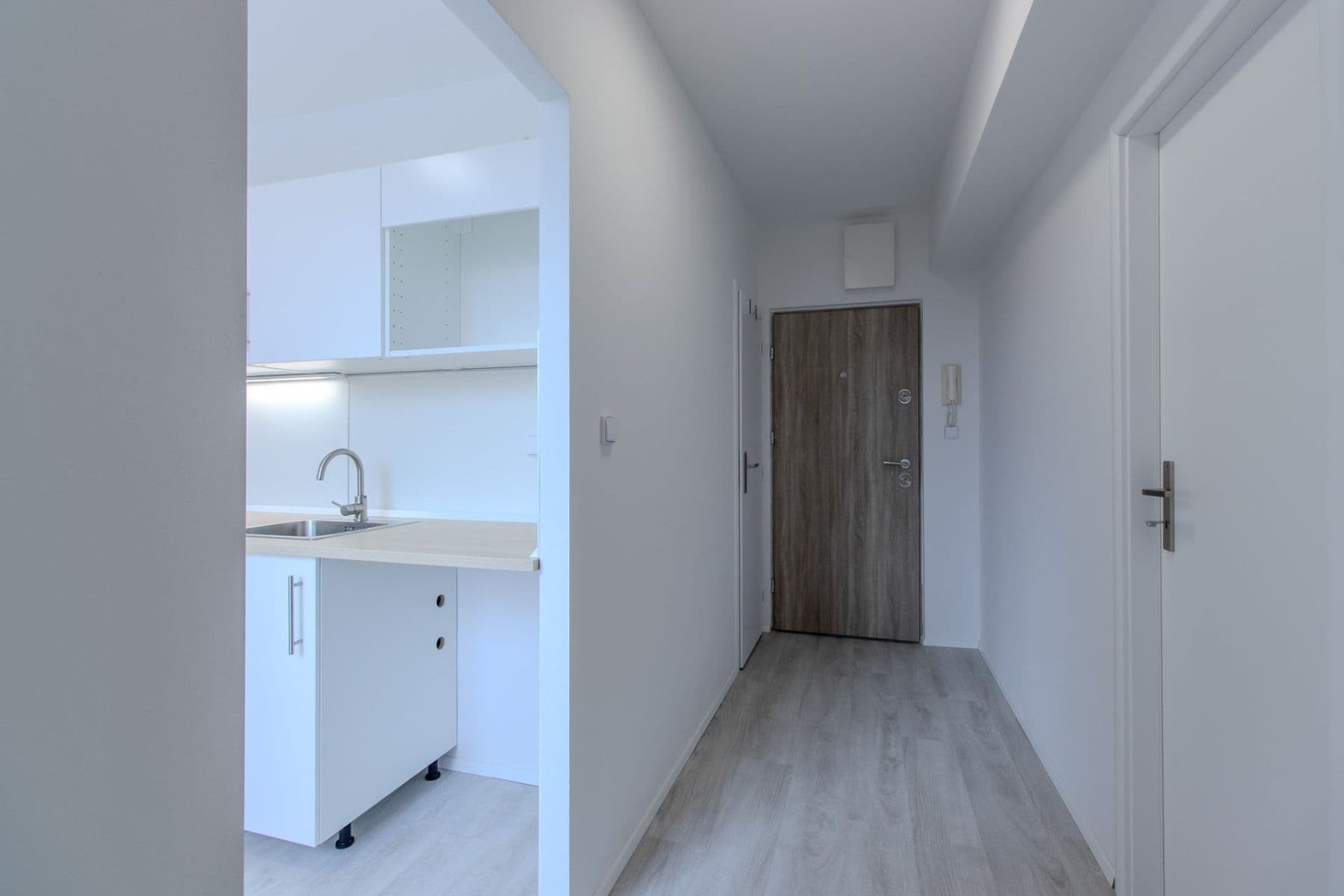 1 bedroom flat to rent, 32 m², sídl. Hůrka, Kralupy nad Vltavou, Středočeský Region 1 bedroom flat to rent, 32 m², sídl. Hůrka, Kralupy nad Vltavou, Středočeský Region