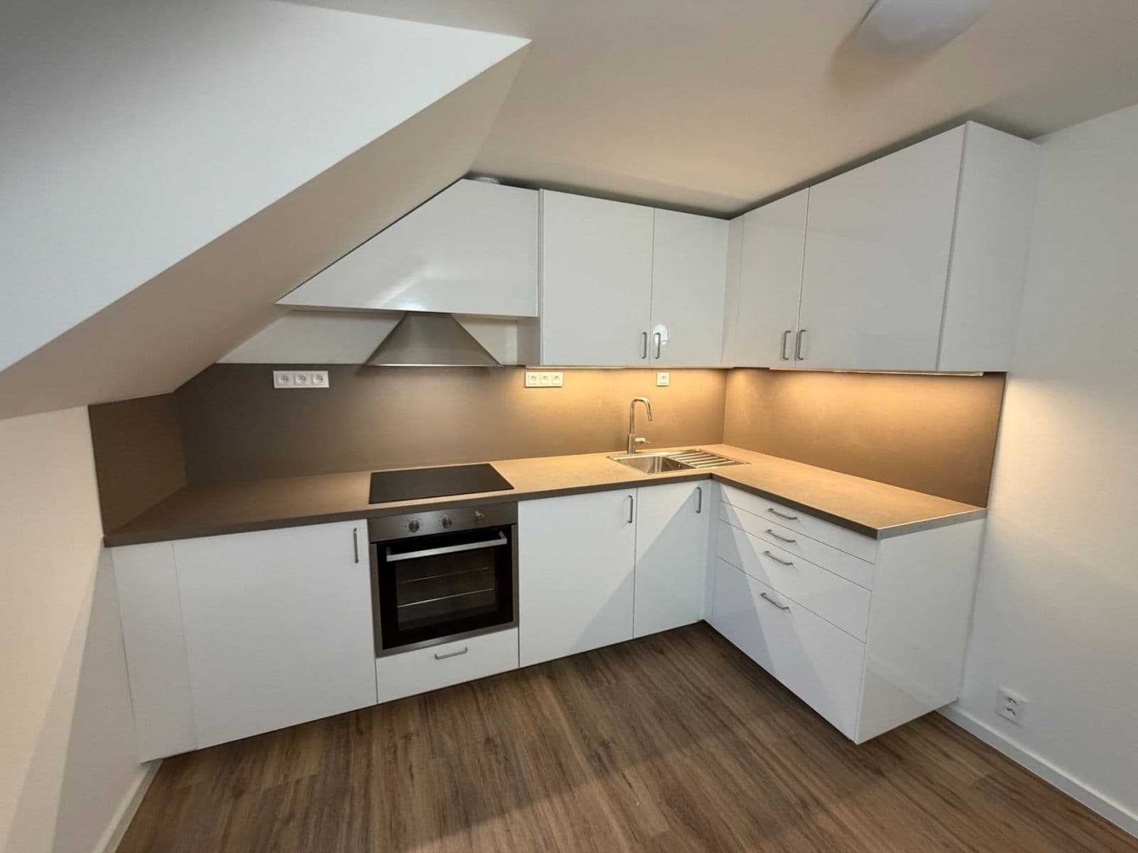 1 bedroom with open-plan kitchen flat to rent, 50 m², Alešova, Ústí nad Labem, Ústecký Region 1 bedroom with open-plan kitchen flat to rent, 50 m², Alešova, Ústí nad Labem, Ústecký Region