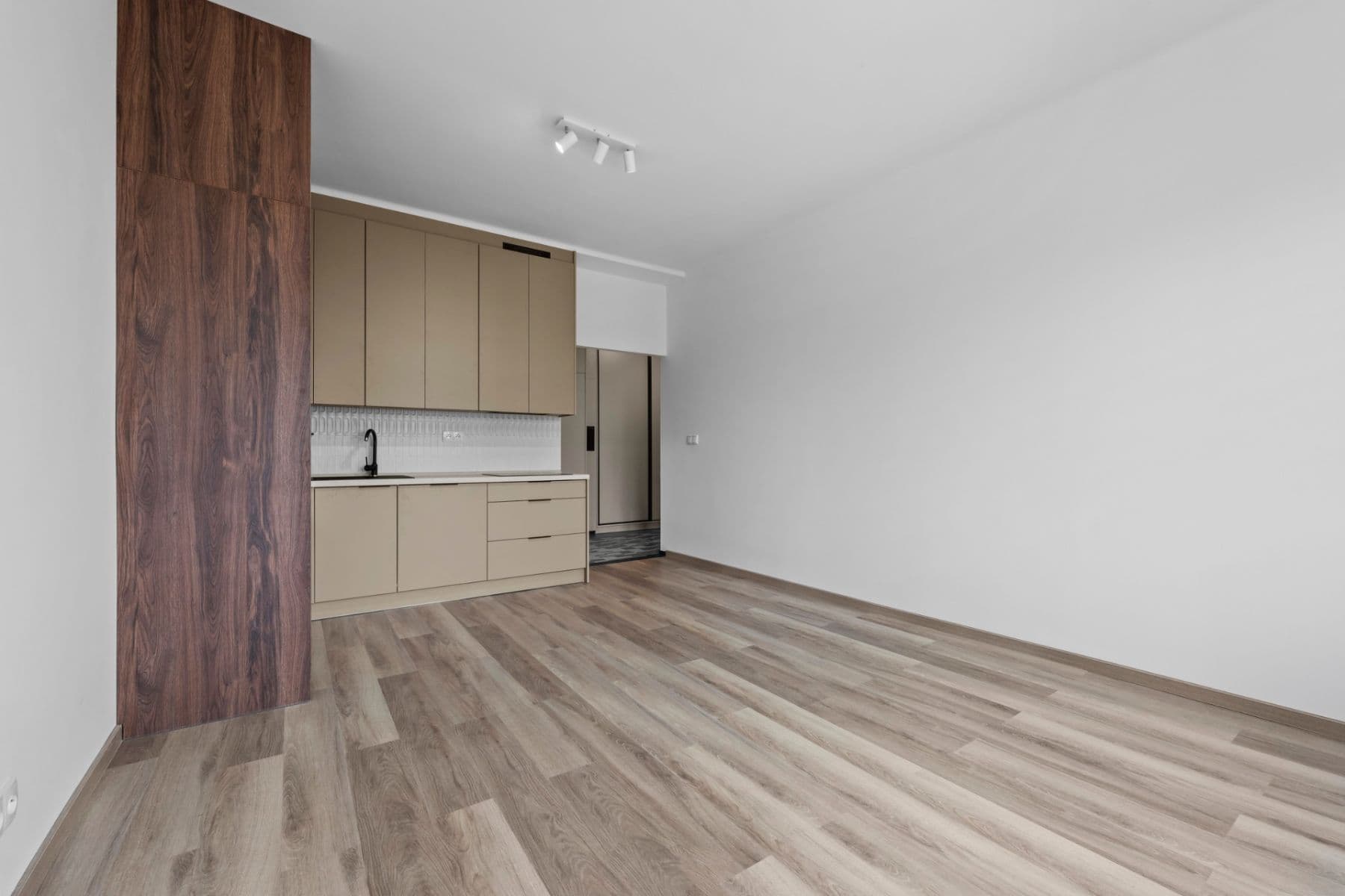 1 bedroom with open-plan kitchen flat to rent, 49 m², Ortenovo náměstí, Prague, Prague 1 bedroom with open-plan kitchen flat to rent, 49 m², Ortenovo náměstí, Prague, Prague