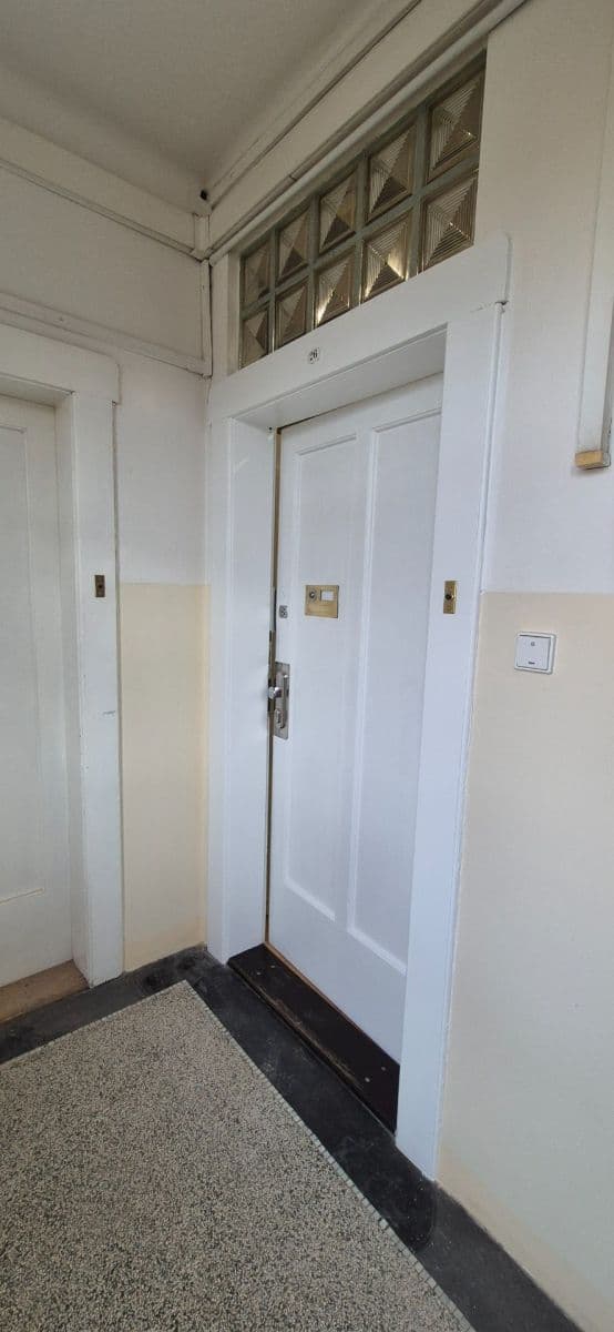 Studio flat for sale, 37 m², Prouzova, Prague, Prague Studio flat for sale, 37 m², Prouzova, Prague, Prague