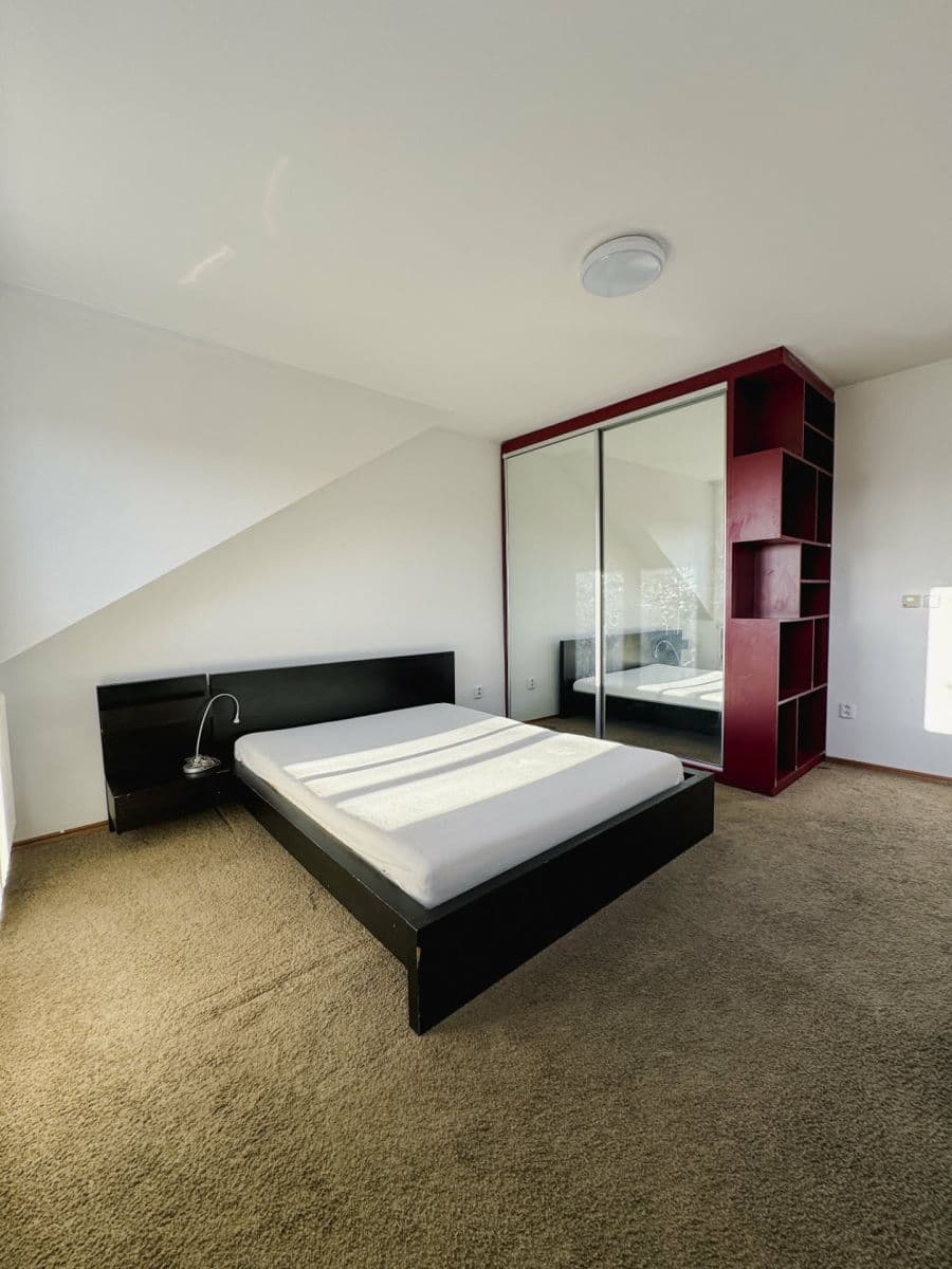 2 bedroom with open-plan kitchen flat to rent, 61 m², Varšavská, Prague, Prague 2 bedroom with open-plan kitchen flat to rent, 61 m², Varšavská, Prague, Prague