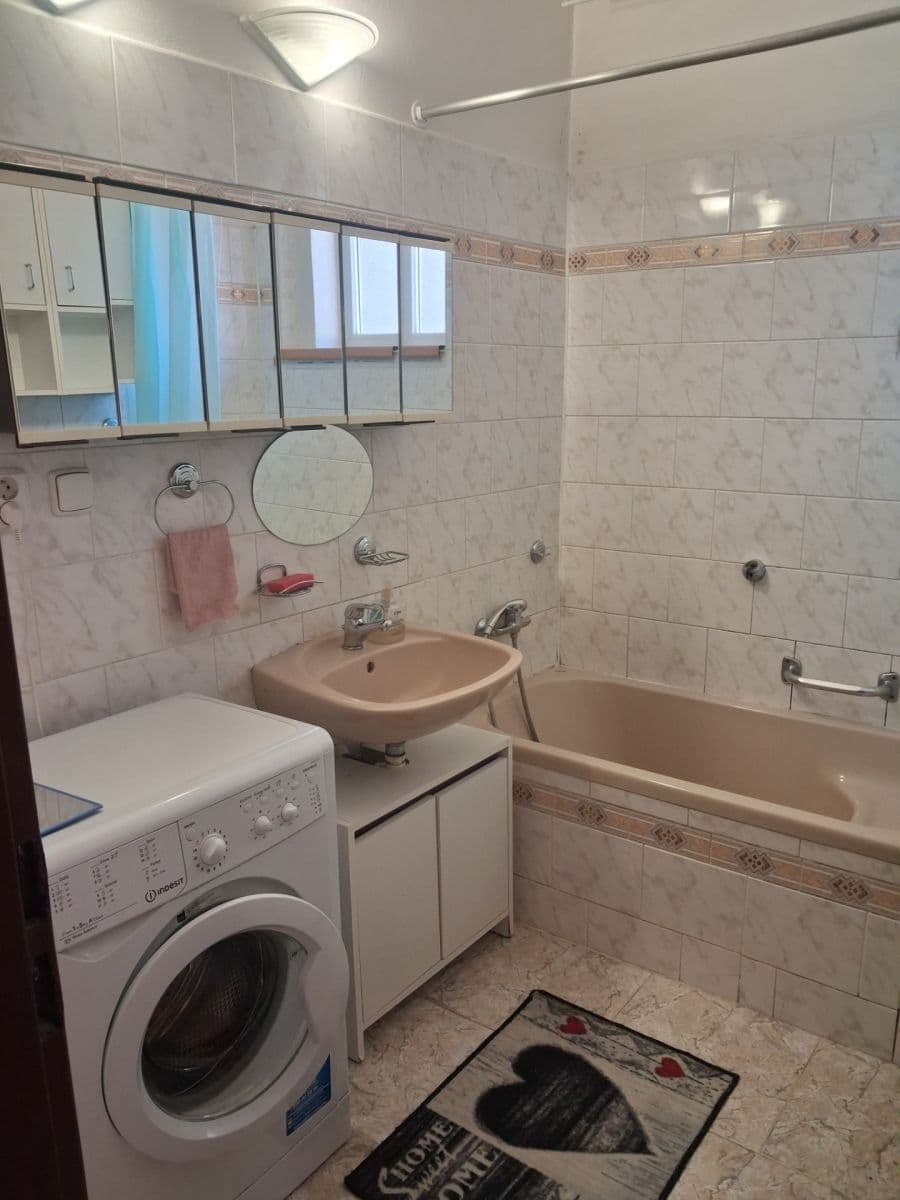 2 bedroom with open-plan kitchen flat to rent, 90 m², Štychova, Prague, Prague 2 bedroom with open-plan kitchen flat to rent, 90 m², Štychova, Prague, Prague