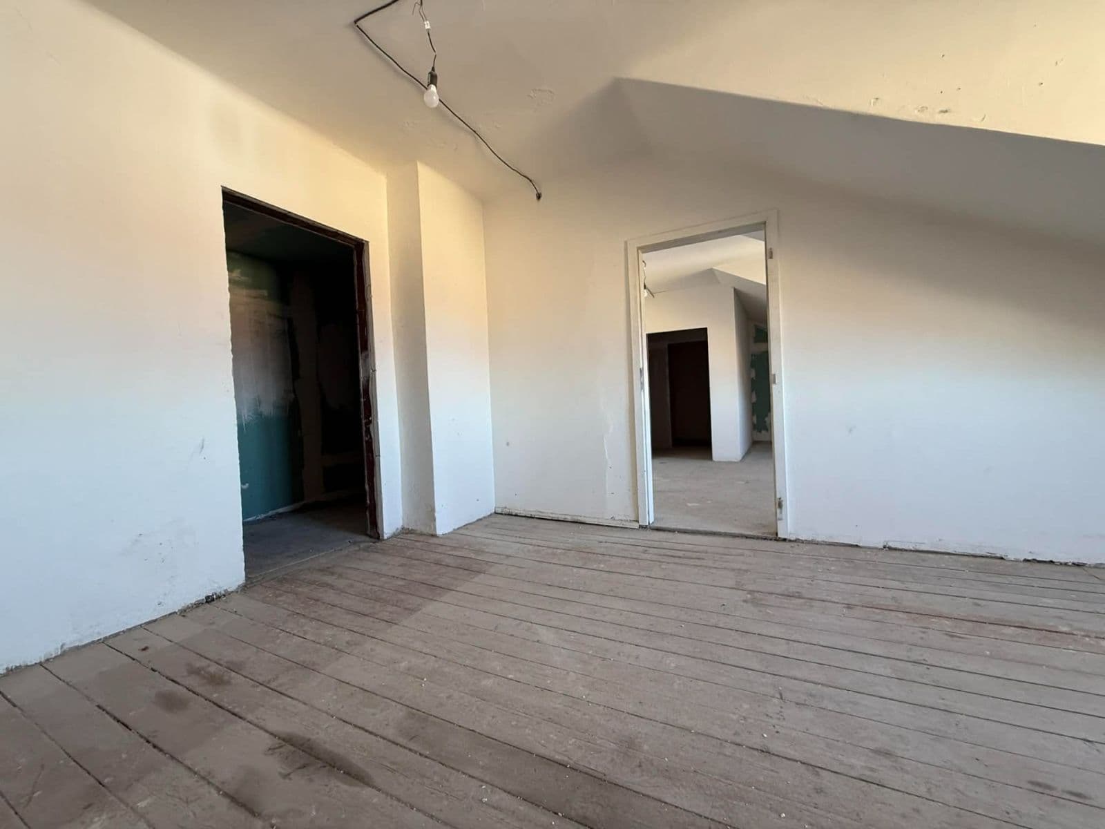 1 bedroom with open-plan kitchen flat for sale, 67 m², Jeseniova, Prague, Prague 1 bedroom with open-plan kitchen flat for sale, 67 m², Jeseniova, Prague, Prague