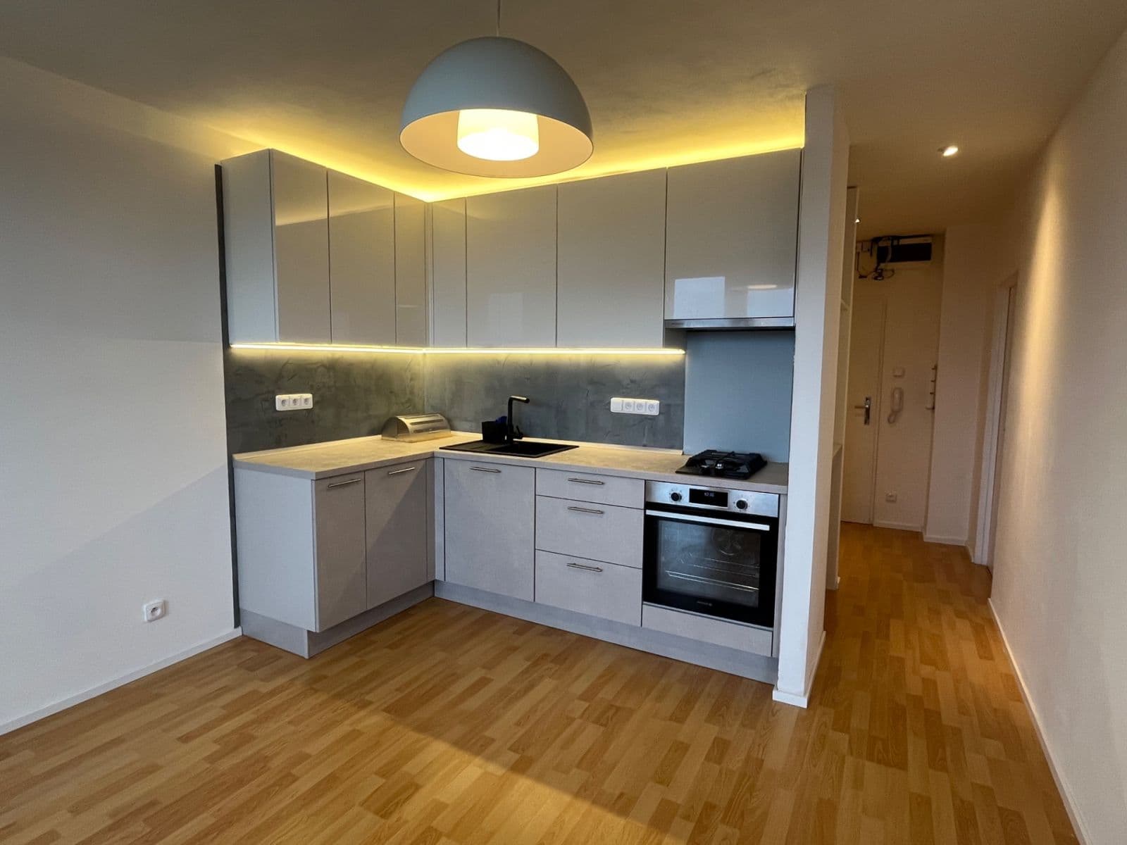 1 bedroom with open-plan kitchen flat to rent, 44 m², Plynární, Říčany, Středočeský Region 1 bedroom with open-plan kitchen flat to rent, 44 m², Plynární, Říčany, Středočeský Region