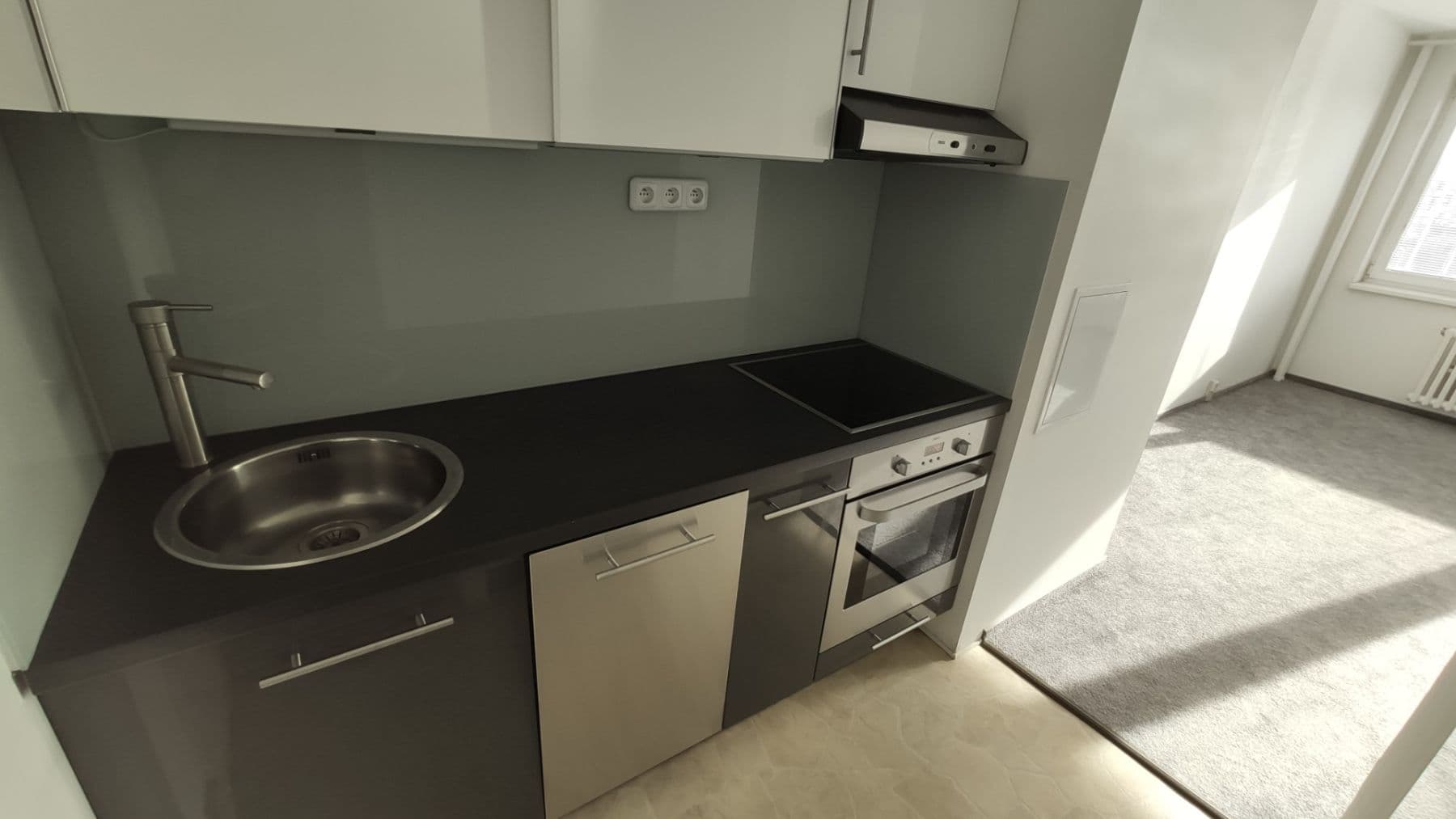 1 bedroom with open-plan kitchen flat to rent, 46 m², Bajkonurská, Prague, Prague 1 bedroom with open-plan kitchen flat to rent, 46 m², Bajkonurská, Prague, Prague