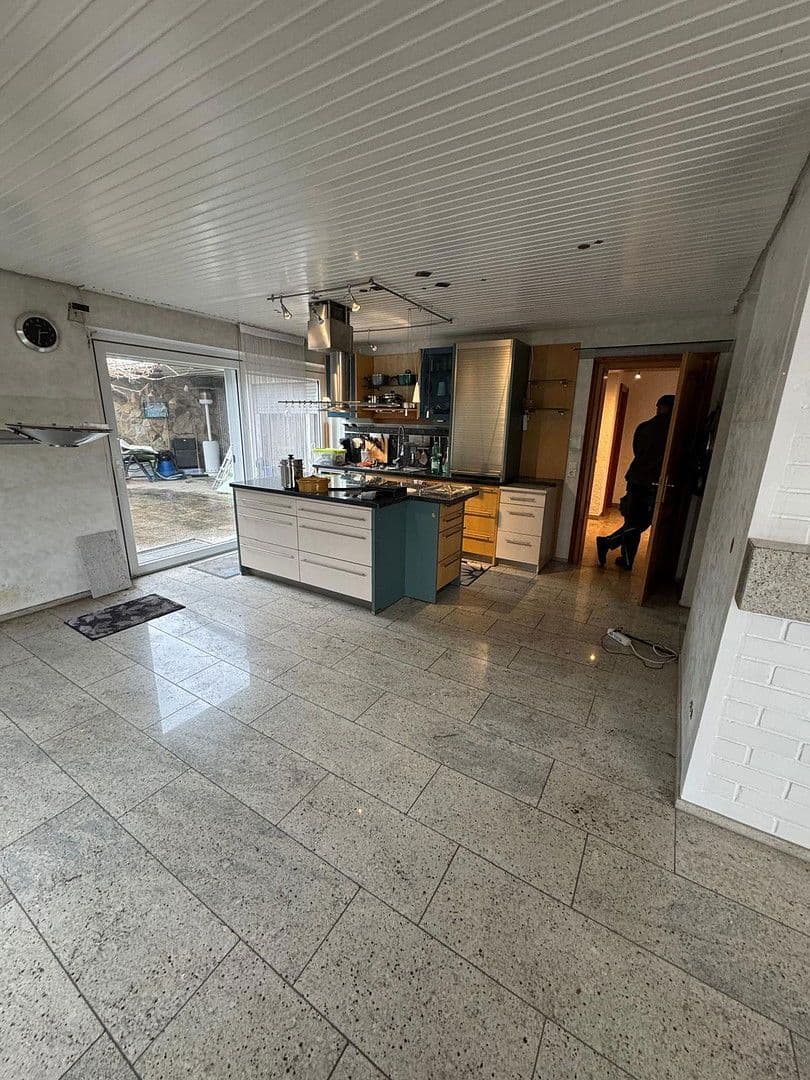 4 bedroom flat to rent, 140 m², Kaiserslautern, Rhineland-Palatinate 4 bedroom flat to rent, 140 m², Kaiserslautern, Rhineland-Palatinate