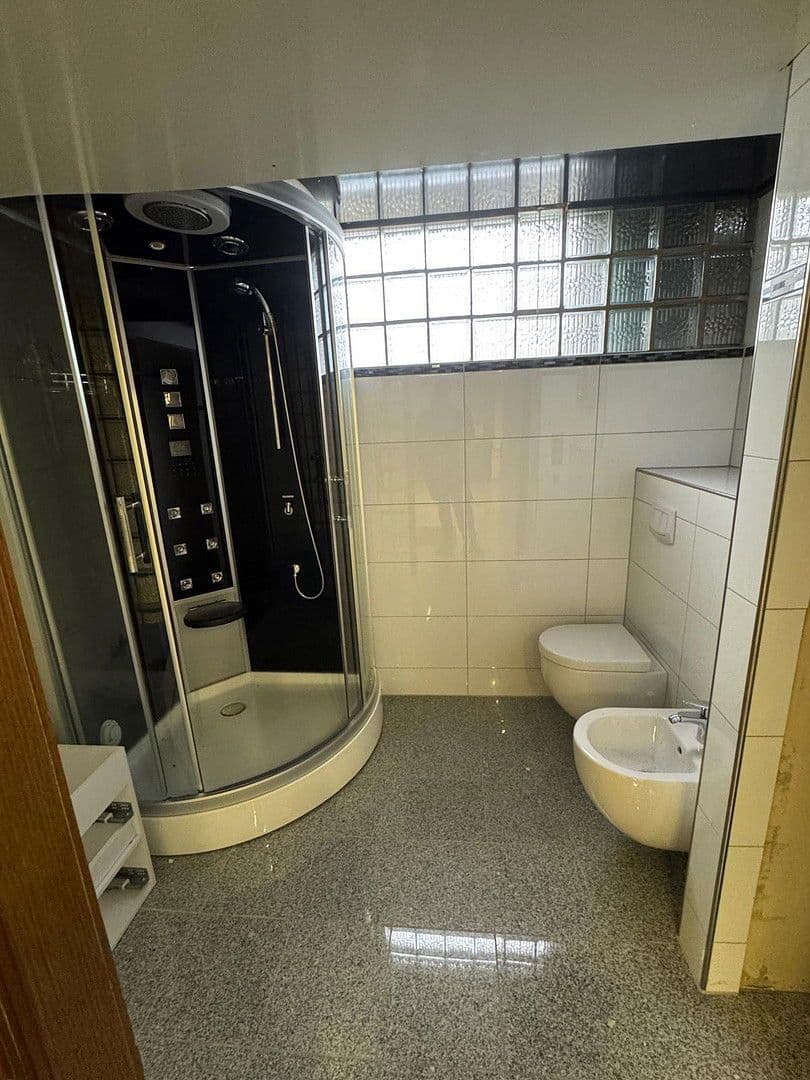 4 bedroom flat to rent, 140 m², Kaiserslautern, Rhineland-Palatinate 4 bedroom flat to rent, 140 m², Kaiserslautern, Rhineland-Palatinate