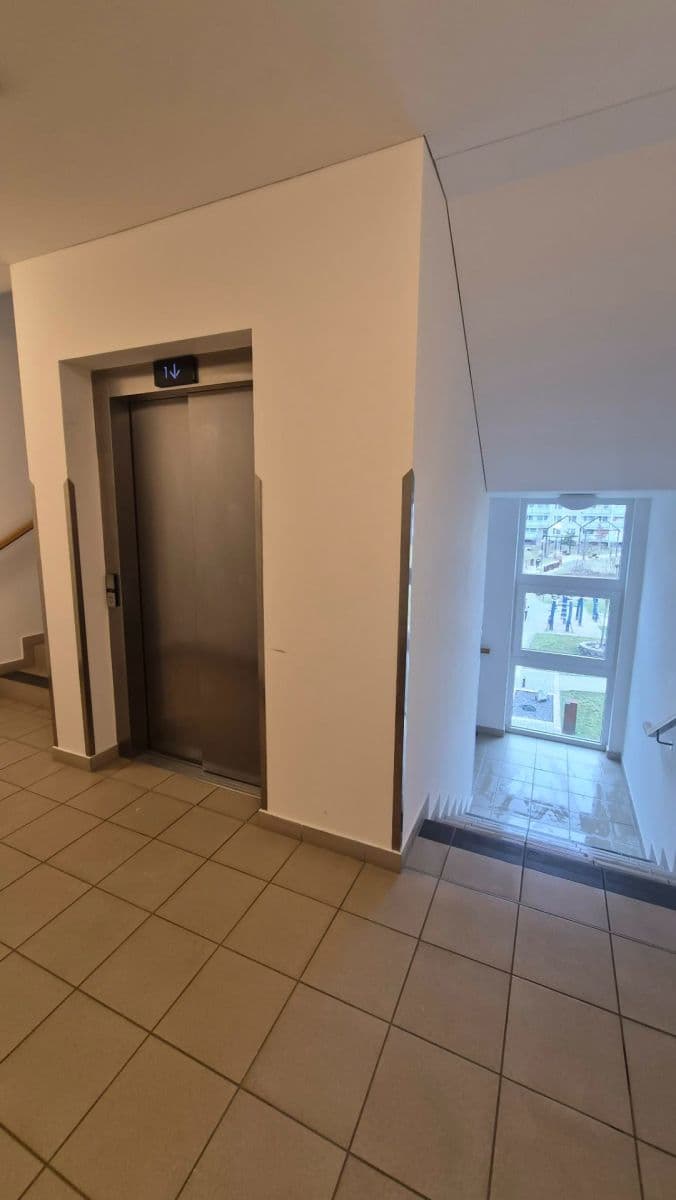 1 bedroom with open-plan kitchen flat to rent, 65 m², Zlochova, Prague, Prague 1 bedroom with open-plan kitchen flat to rent, 65 m², Zlochova, Prague, Prague