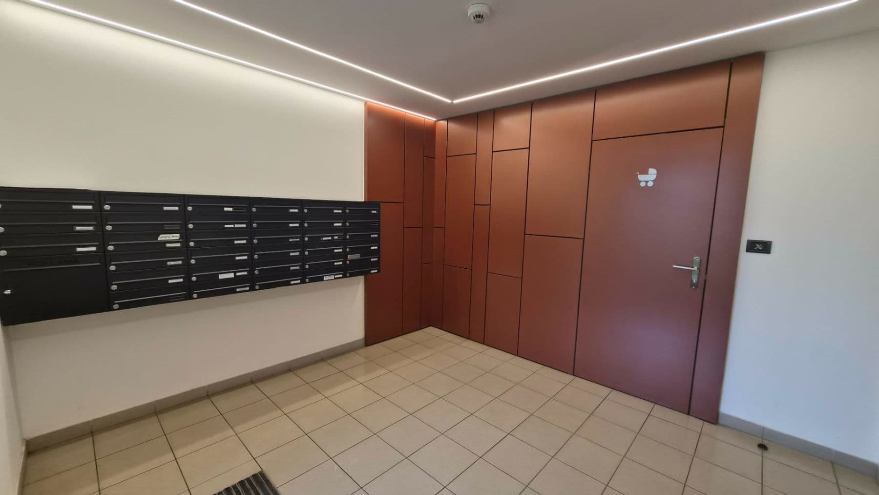 1 bedroom with open-plan kitchen flat to rent, 65 m², Zlochova, Prague, Prague 1 bedroom with open-plan kitchen flat to rent, 65 m², Zlochova, Prague, Prague