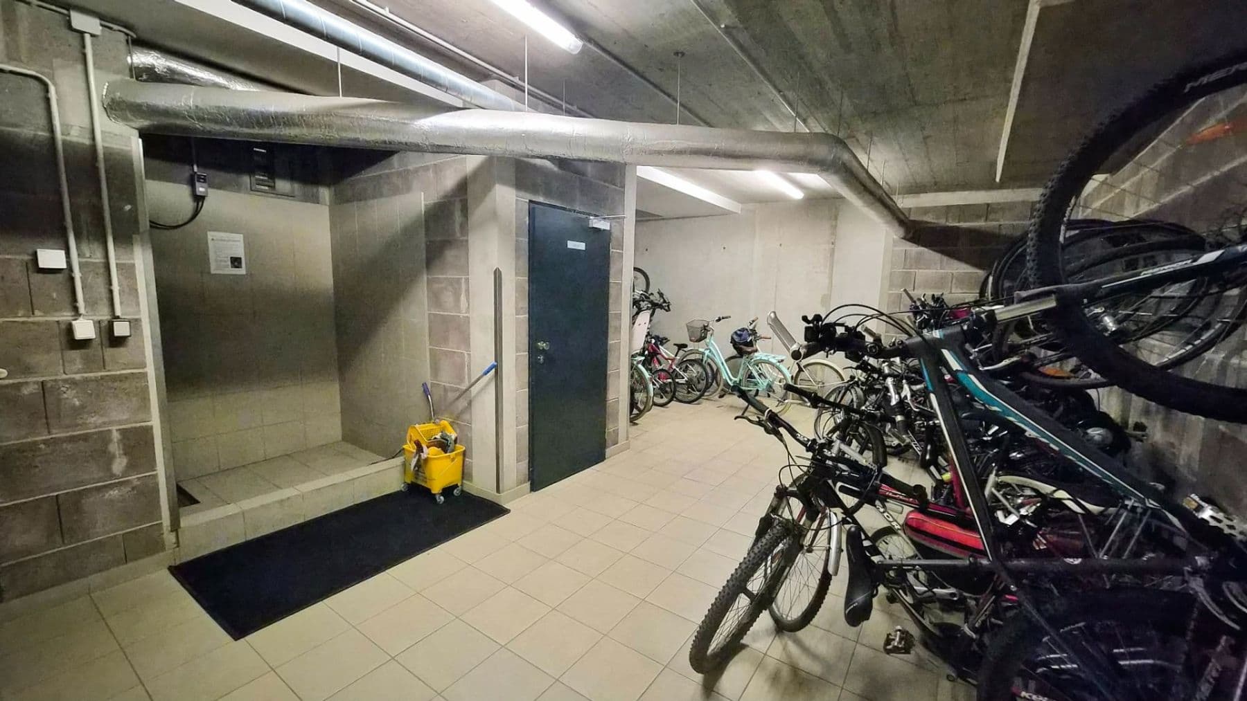 1 bedroom with open-plan kitchen flat to rent, 65 m², Zlochova, Prague, Prague 1 bedroom with open-plan kitchen flat to rent, 65 m², Zlochova, Prague, Prague